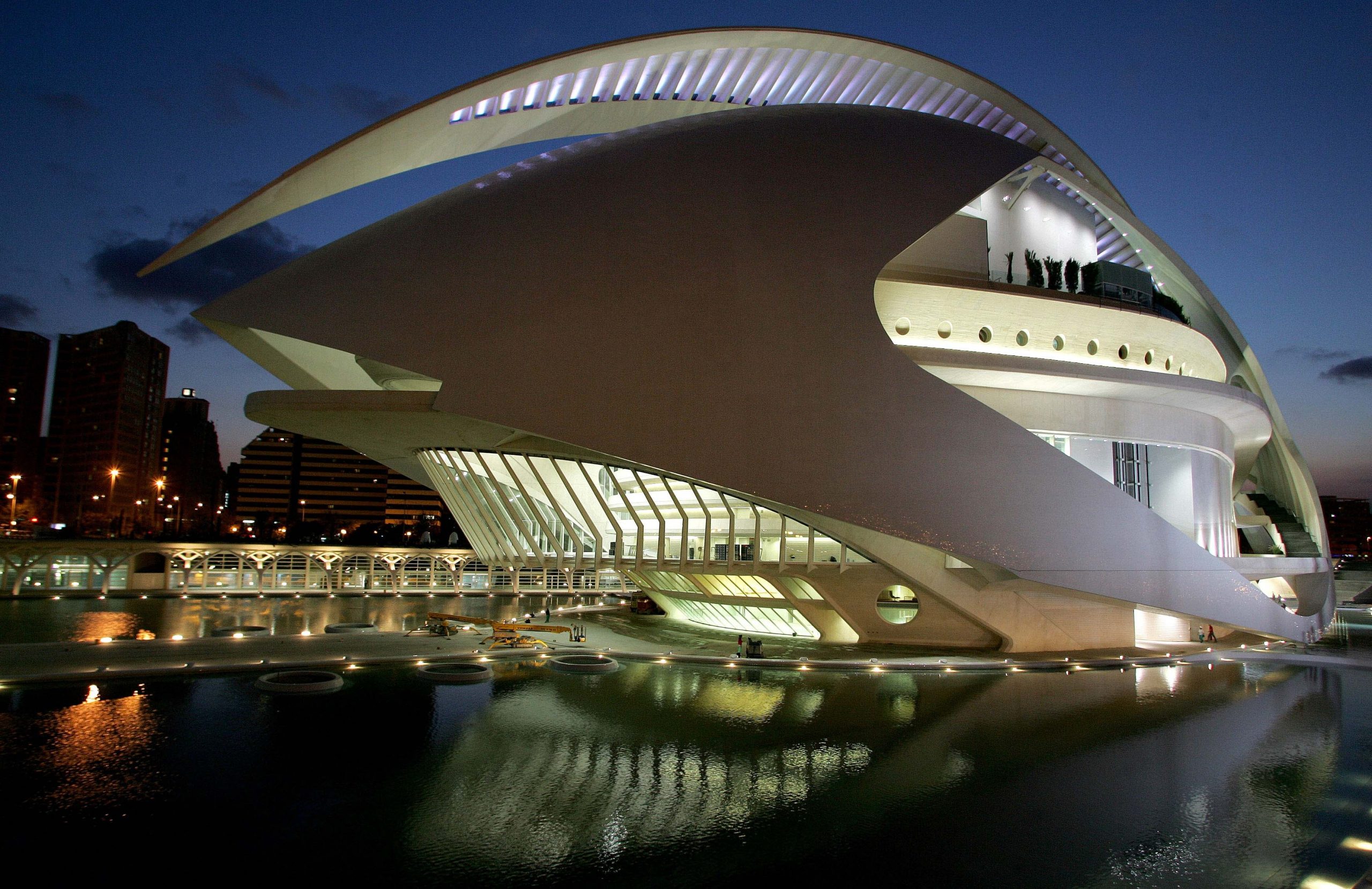 Spanish court orders architect to pay compensation