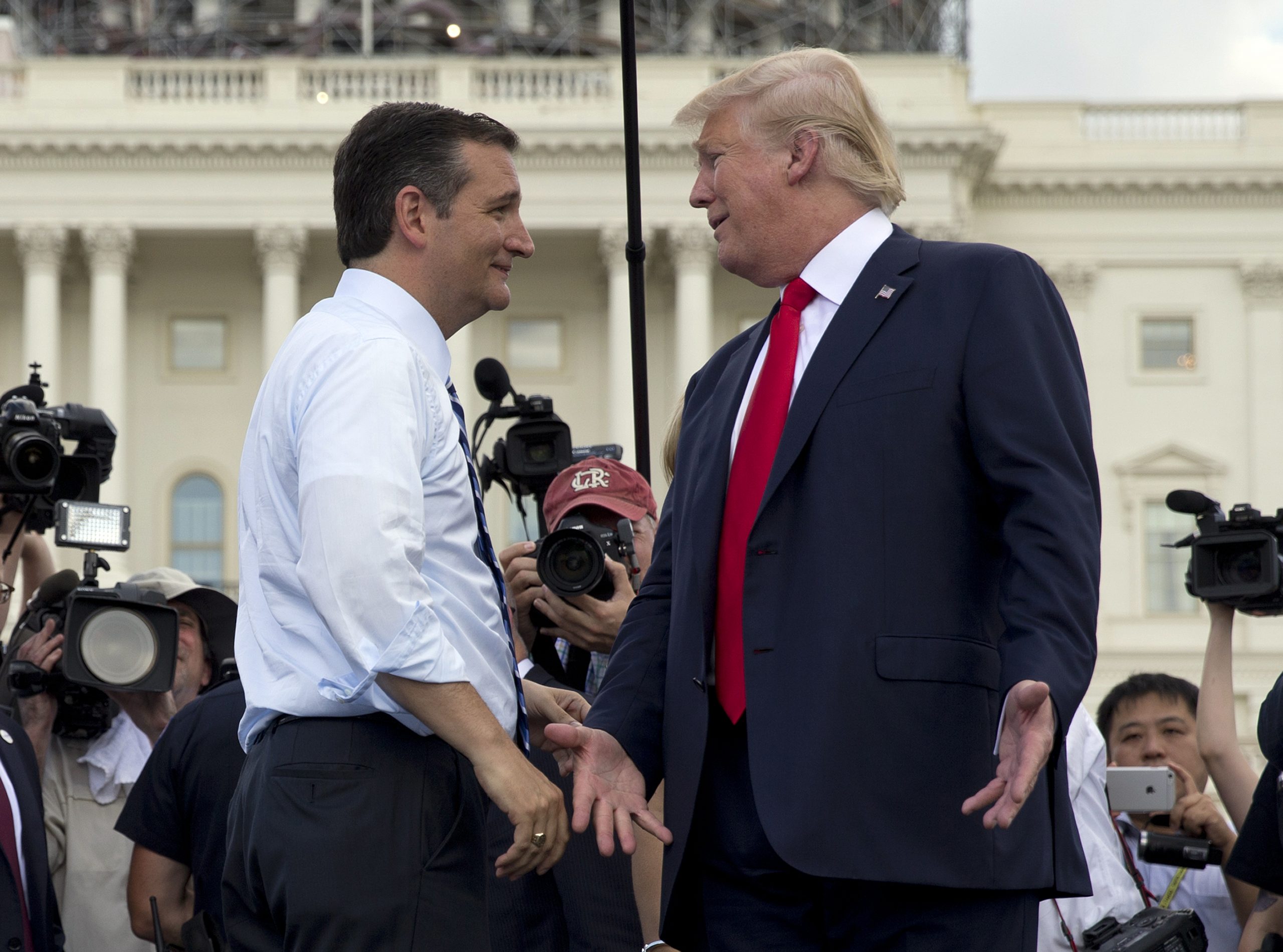 Report: Cruz distances himself from Trump on Muslim registry