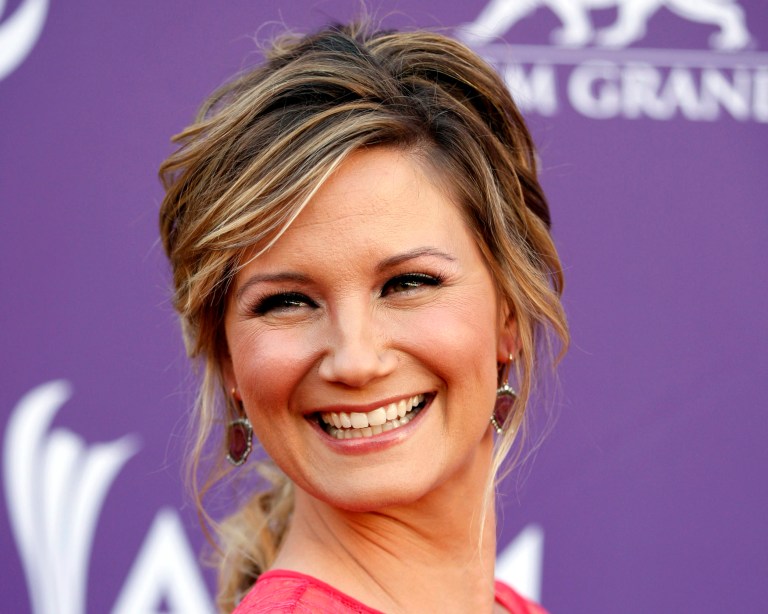   FILE - This April 1, 2012 file photo shows country singer Jennifer Nettles, of musical group Sugarland, arriving at the 47th Annual Academy of Country Music Awards in Las Vegas. The Grammy-winning country singer and and husband Justin Miller are expecting their first child in November. Sugarland's manager Gail Gellman said in a statement that the couple is 