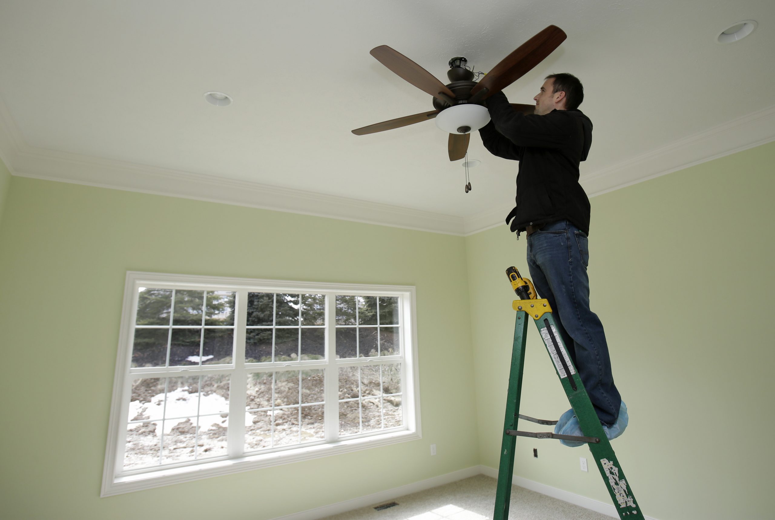 US homebuilder confidence slips in May