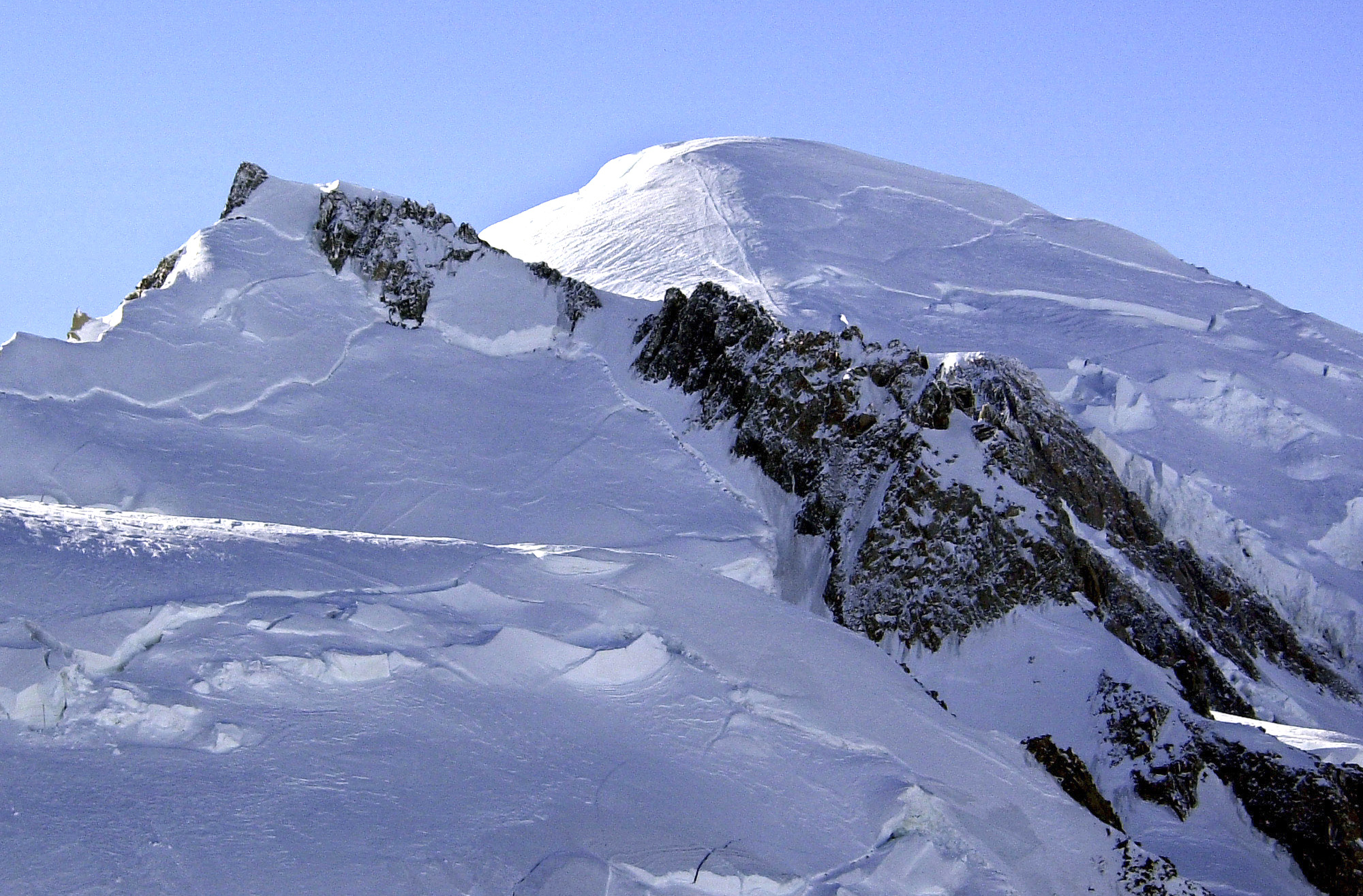 6 climbers killed in fall on Mont Blanc peak