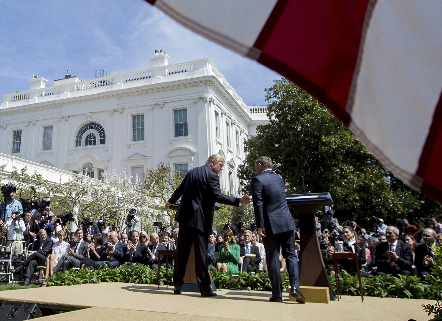 Diplomacy reaches new heights: Jordan’s King Abdullah II stands on a box for press conference with Trump