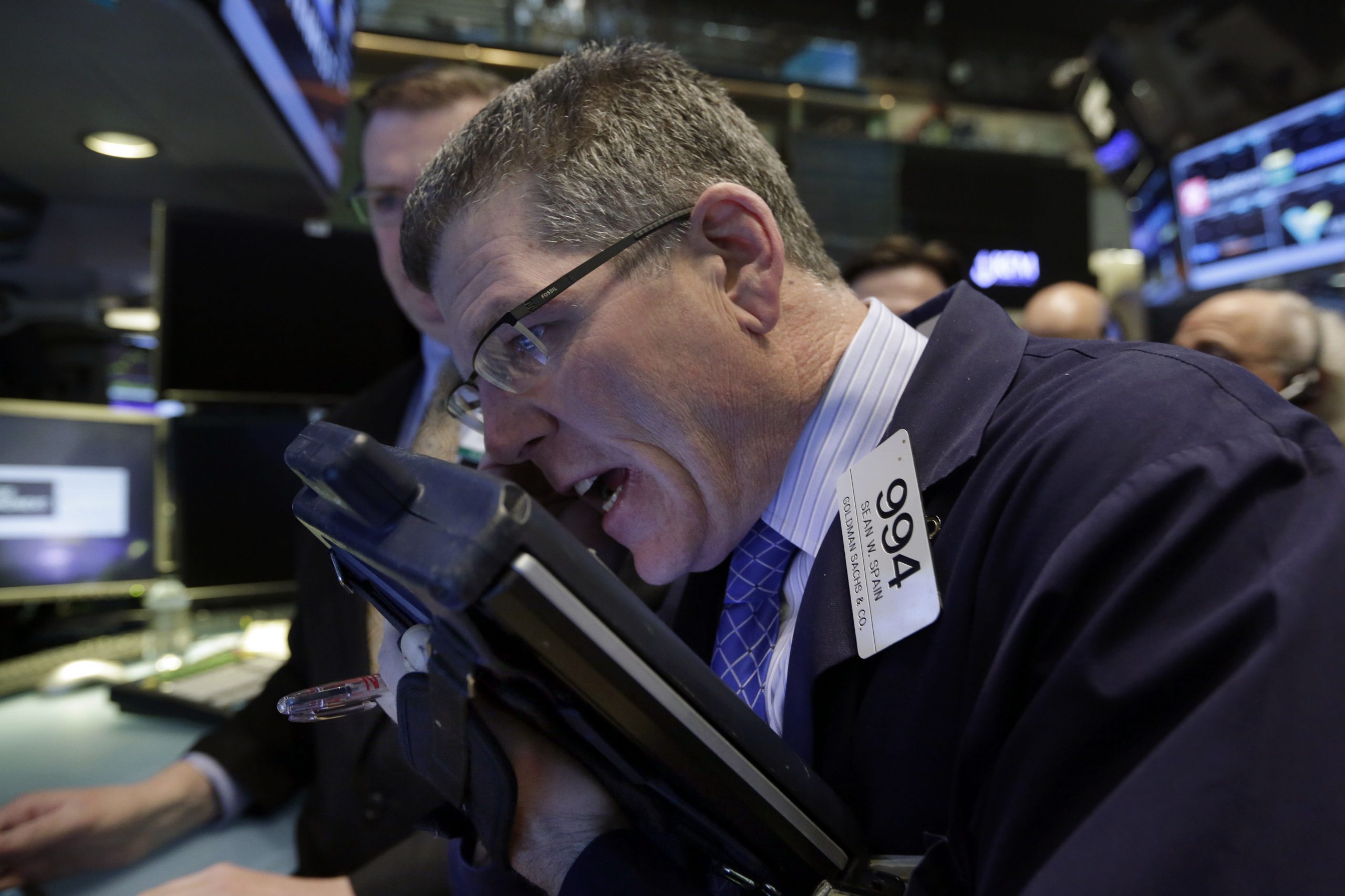 US stocks drift higher in subdued trading