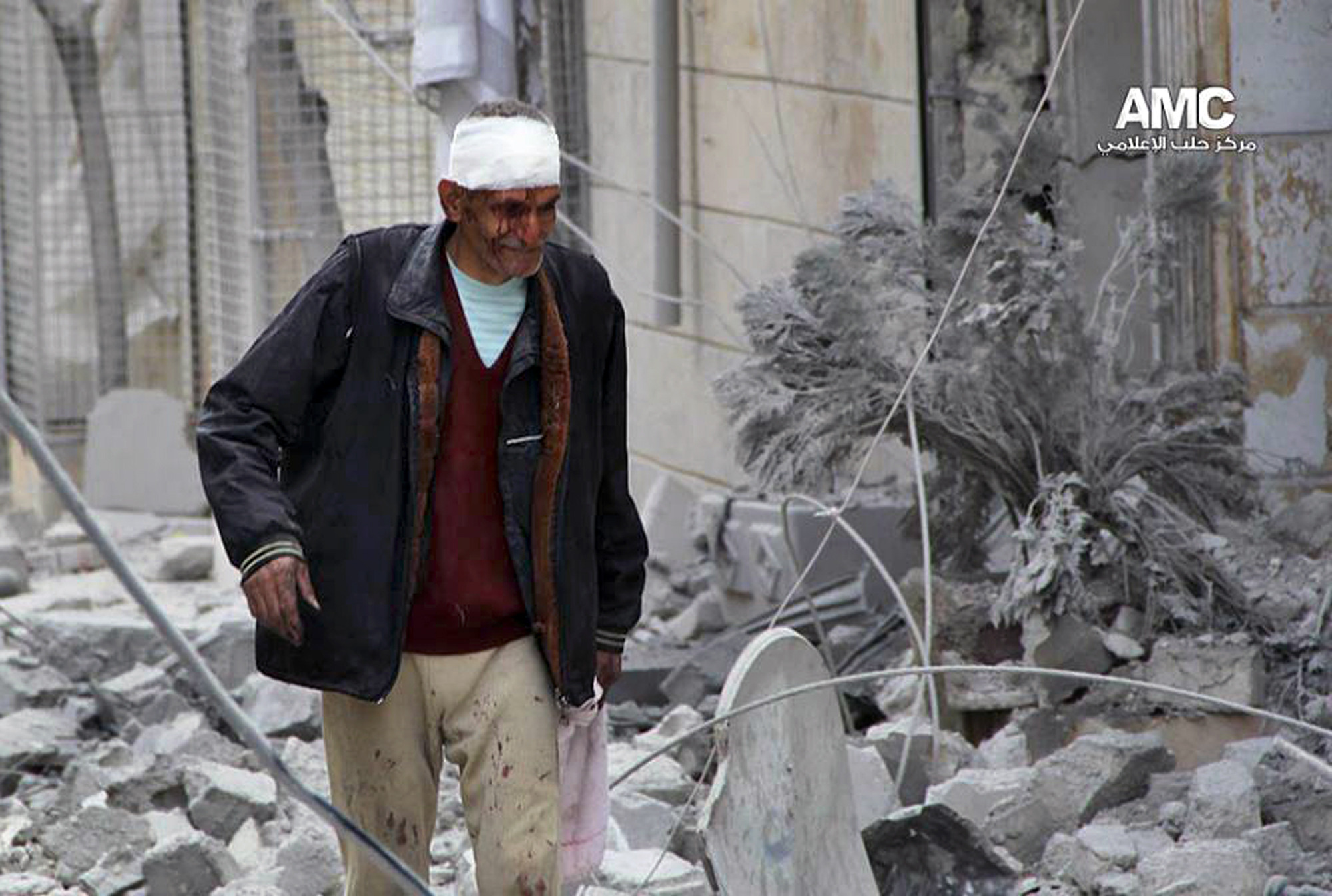 Syrian troops and rebels clash near Turkish border