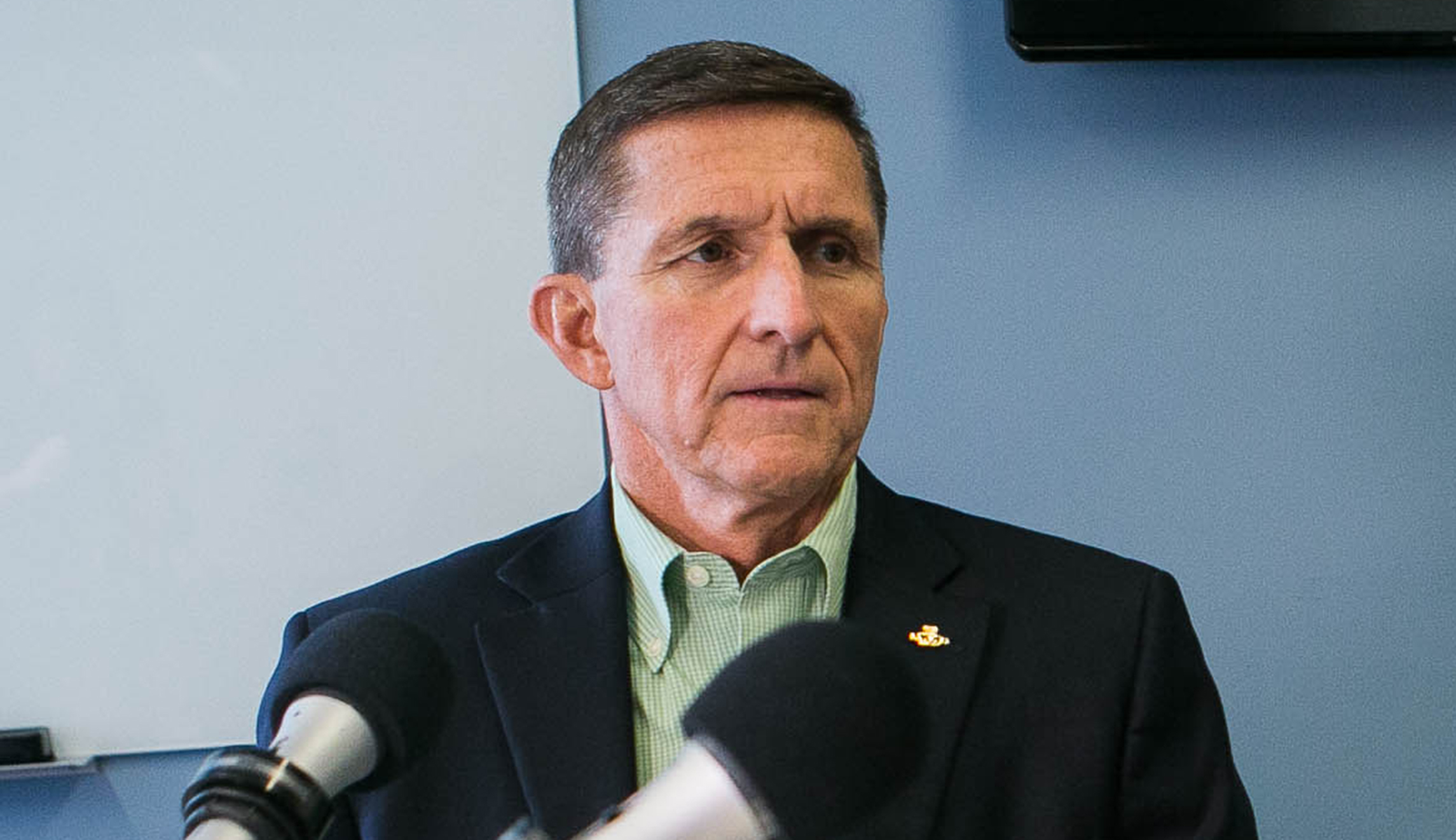 Mike Flynn turns over 600 pages of documents to Senate Intelligence Committee