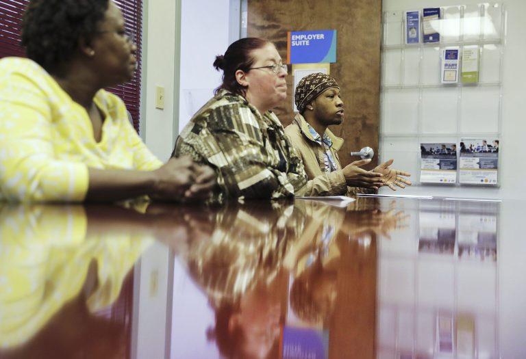 Economists had expected 272,000 new jobless claims in the week. (AP Photo/David Goldman)