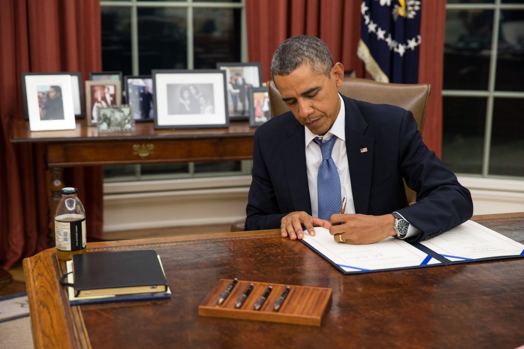 Obama approves military pay during shutdown