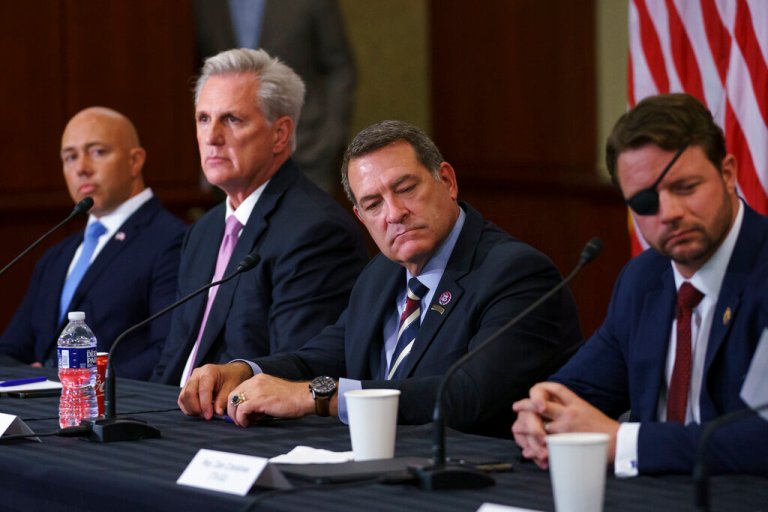 Dan Crenshaw jabs at fellow House Republicans are latest McCarthy headache