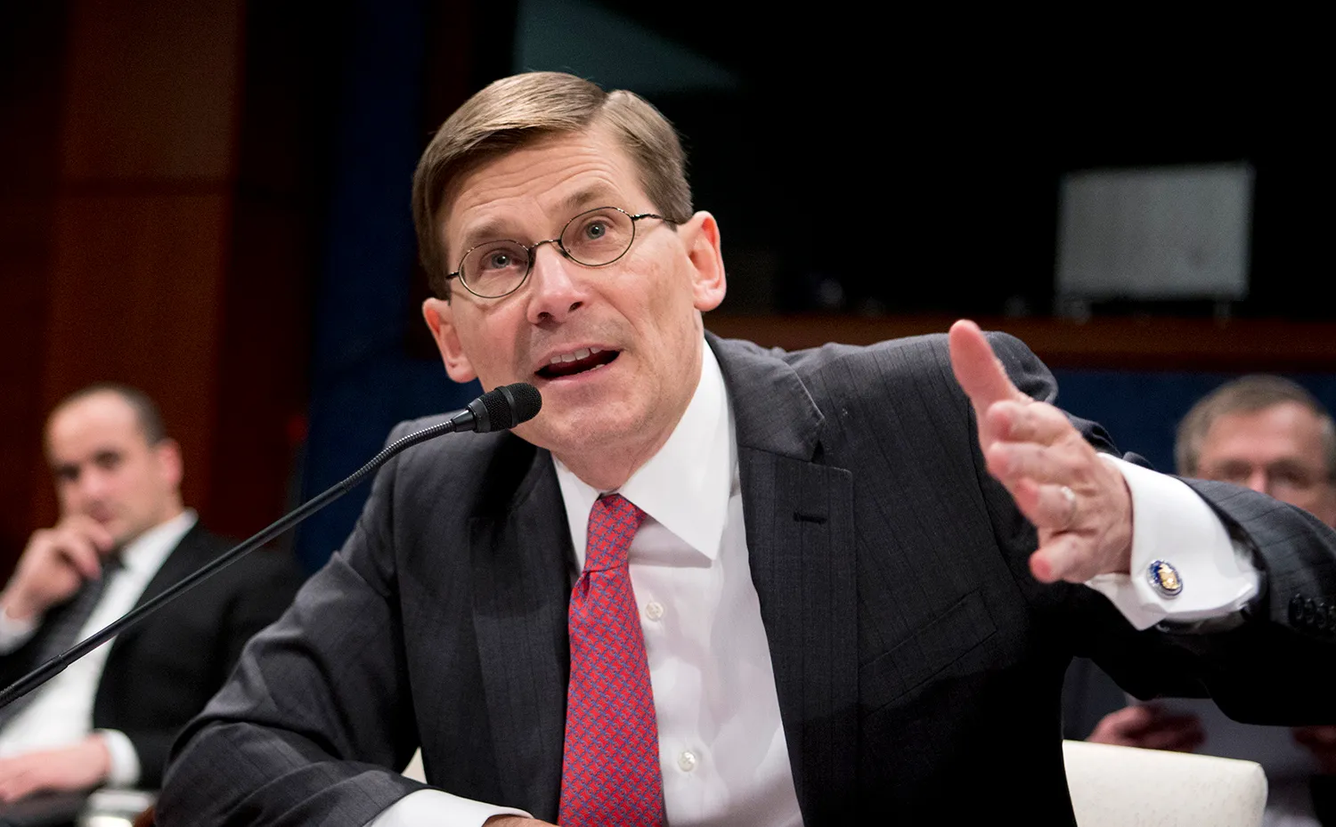 Former CIA director backs Clinton, says Trump a ‘threat’ to national security