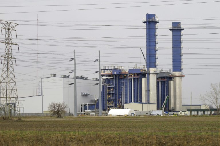 The FERC electricity markets favor the least expensive forms of energy. That is the reason natural gas has come to dominate the electricity markets. The low cost of natural gas, spurred on by fracking and the shale boom, has increased economic pressure on coal and nuclear power plants. (AP Photo/John Seewer)