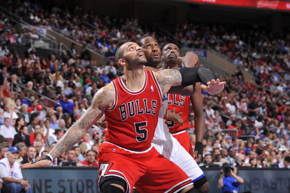 Carlos Boozer of the Chicago Bulls boxes out against Elton Brand of the Philadelphia 76ers during the 2012 NBA playoffs. (Getty Images)