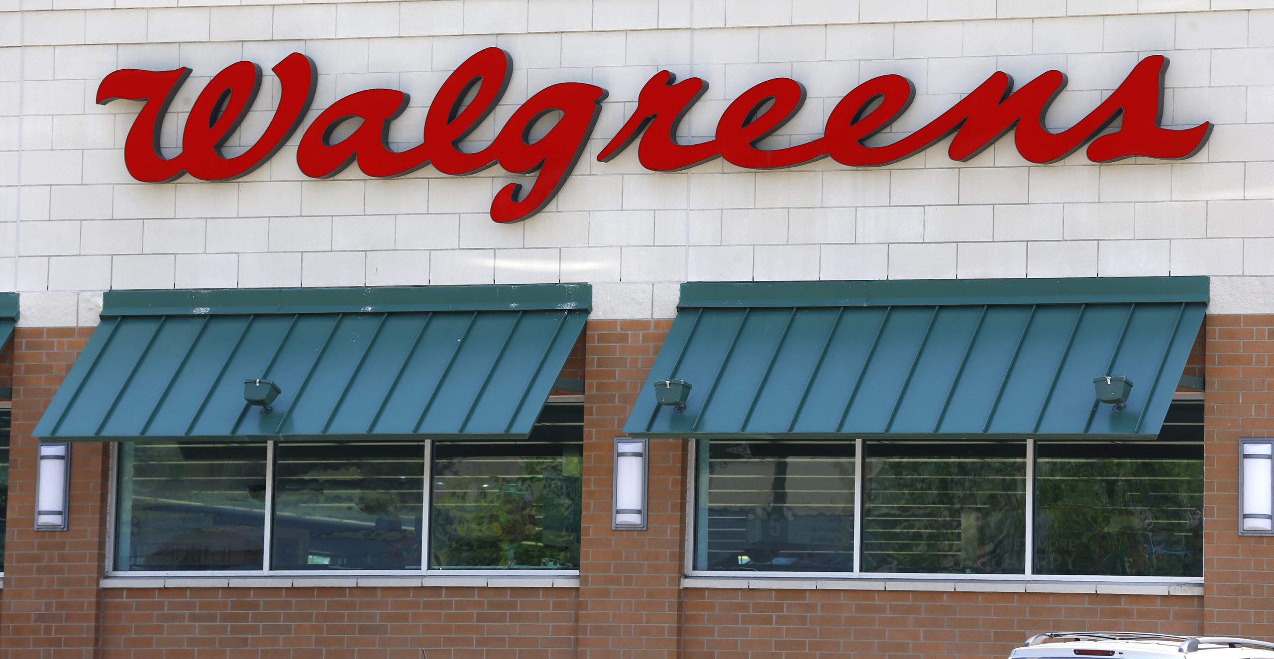 Earns Walgreen