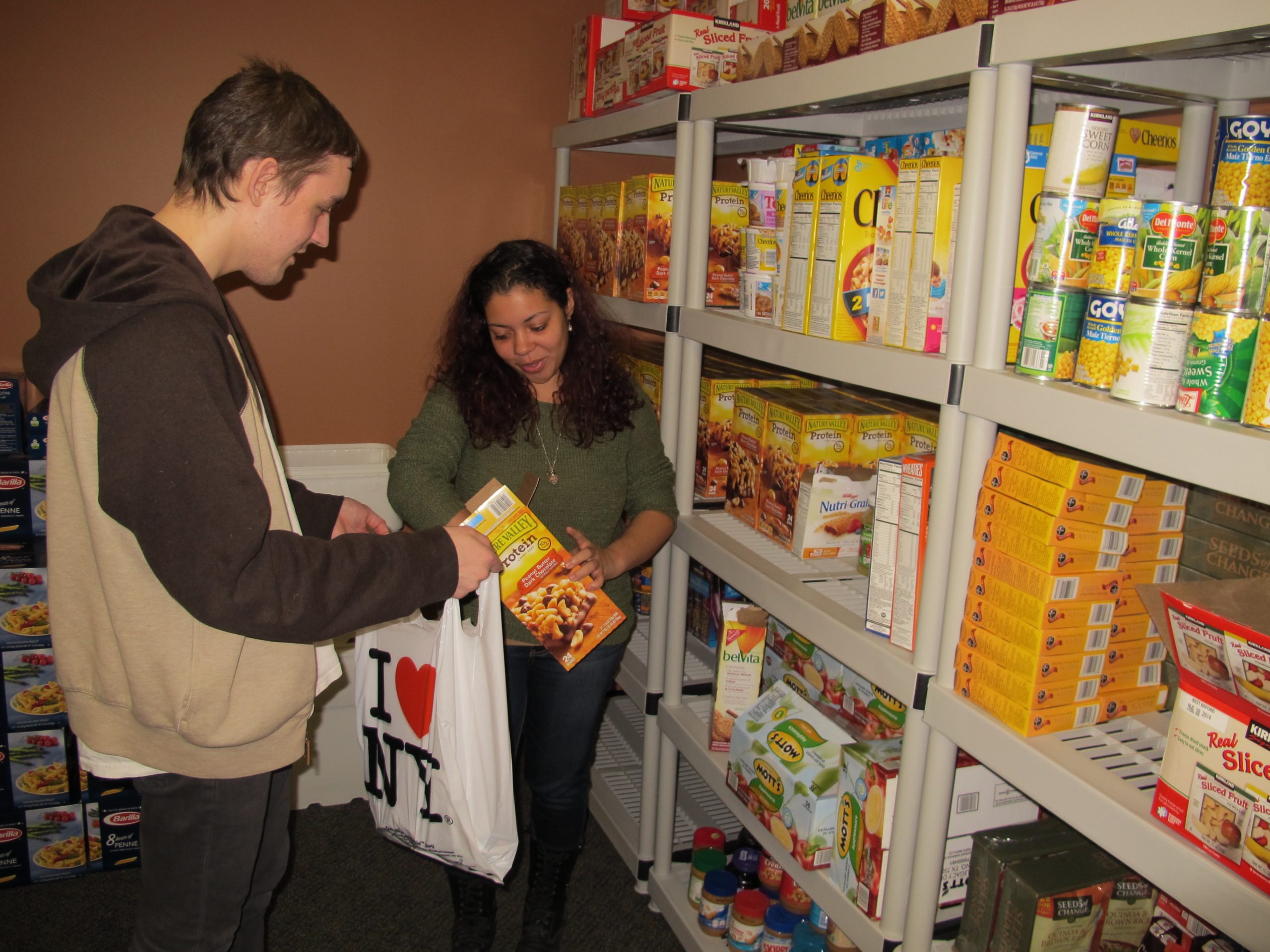Food pantries on the rise at US college campuses