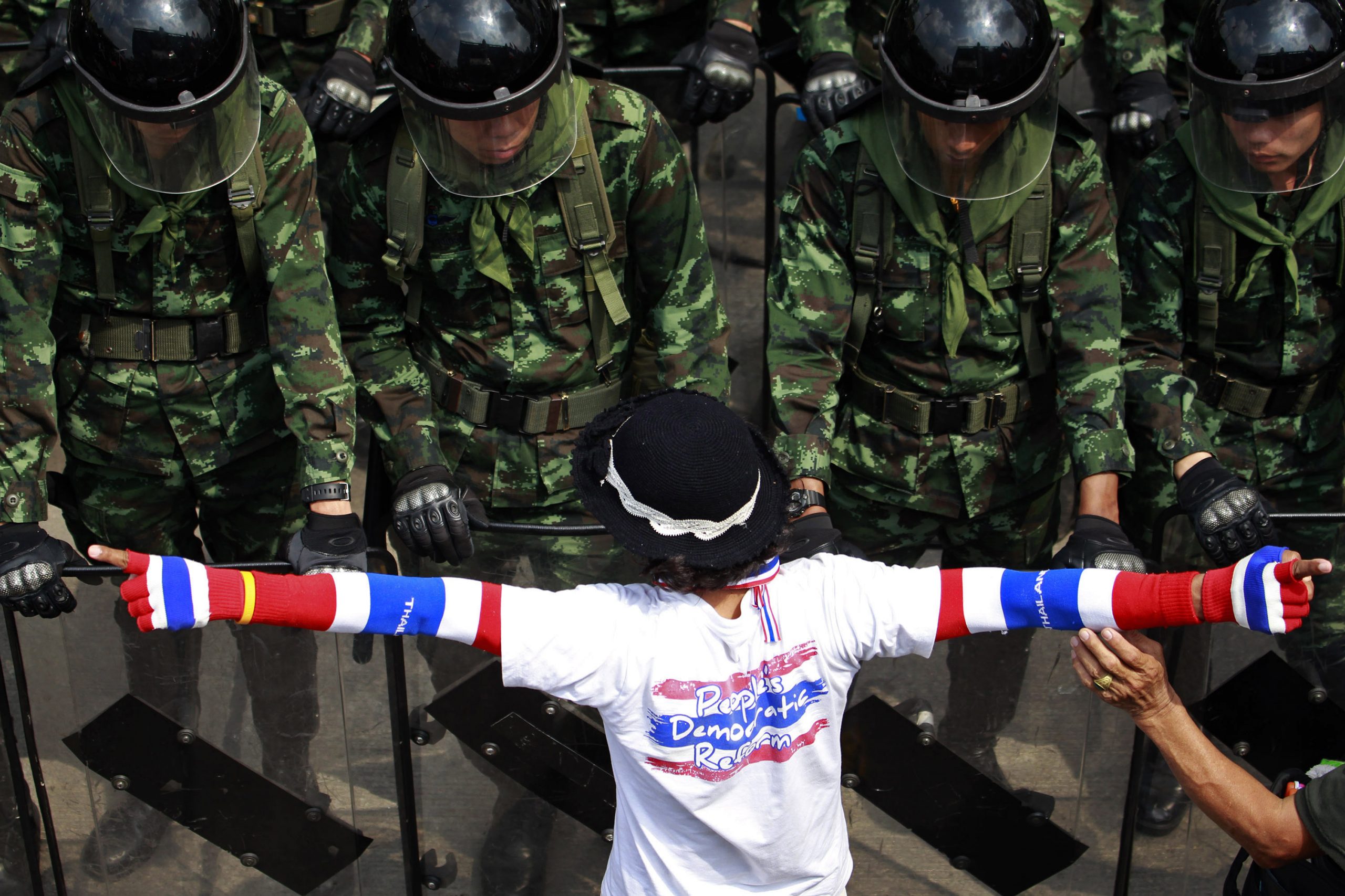 Thai court bans use of violence against protesters
