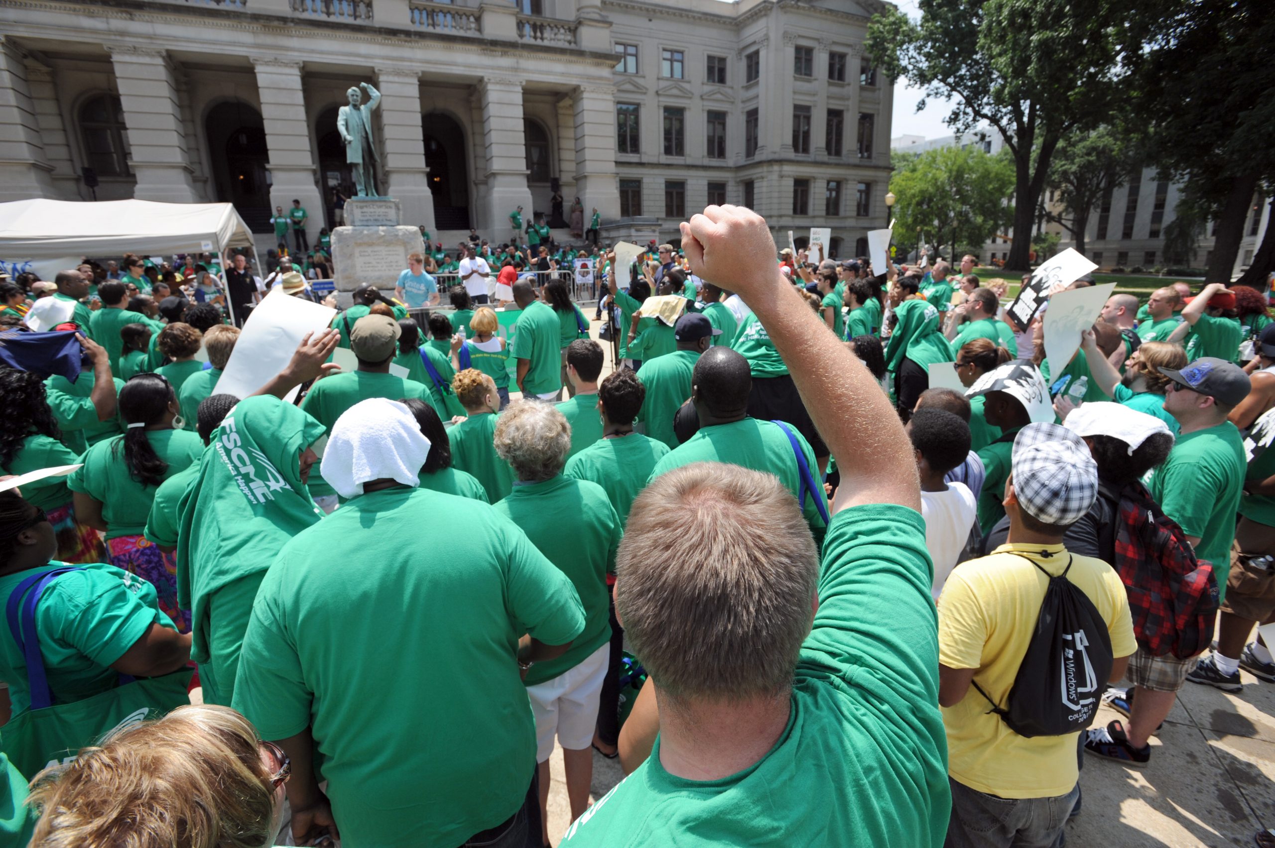 Federal unions add 40,000 members in 2015