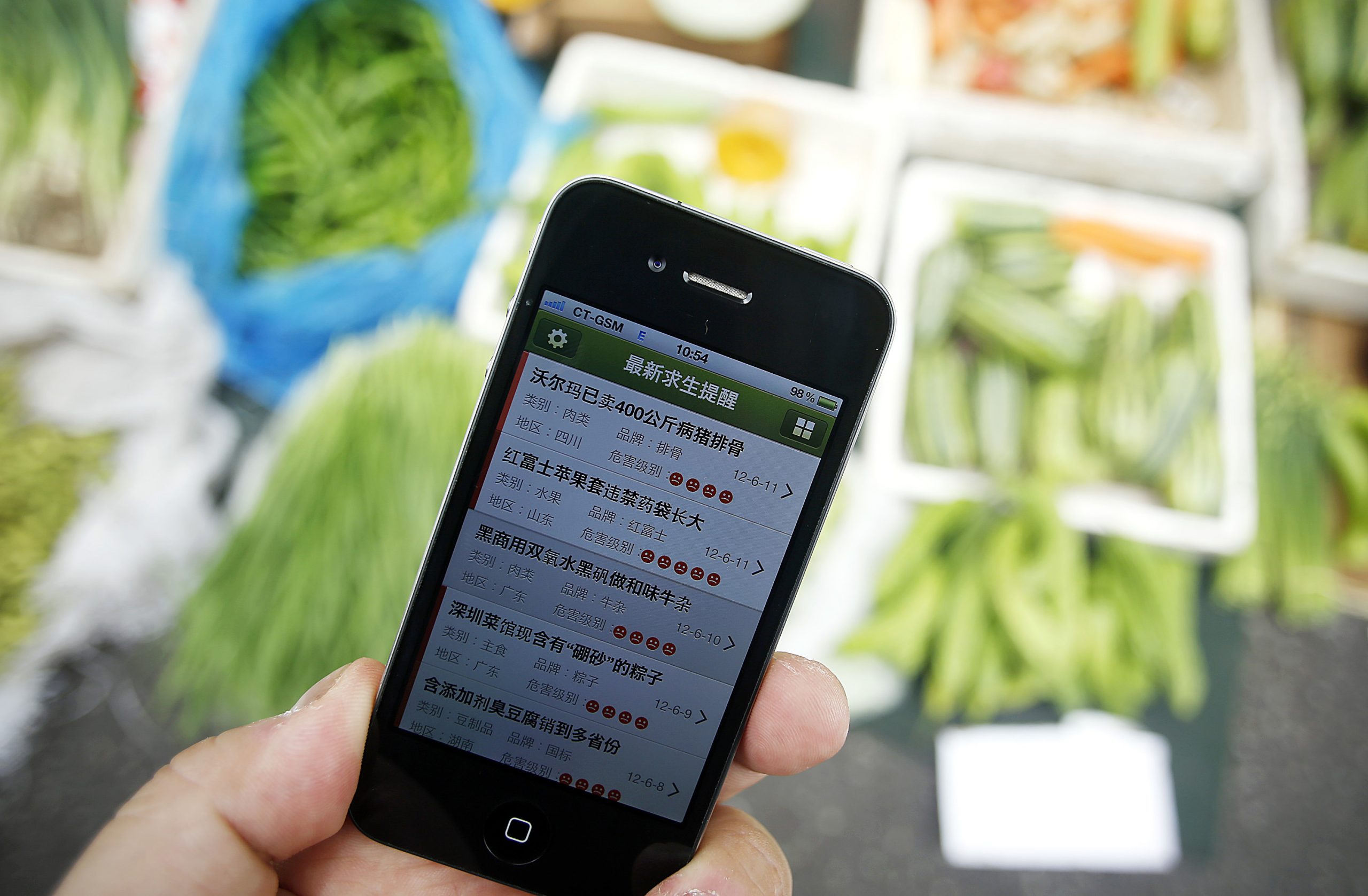 Using new media, Chinese try out food activism