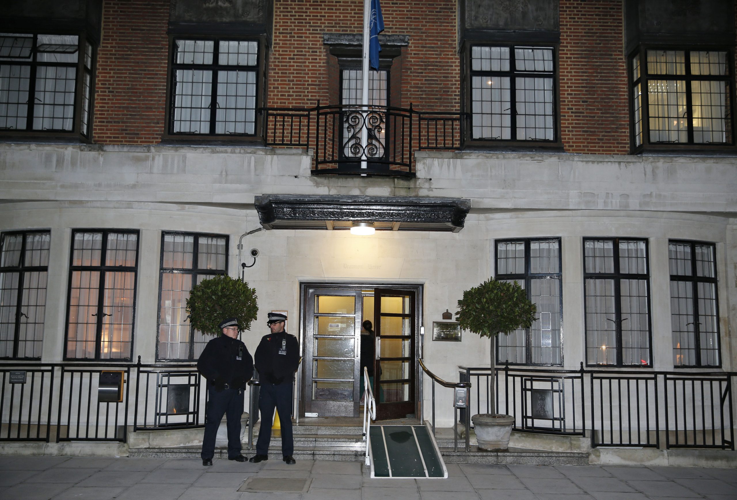 UK hospital: Nurse involved in Kate hoax call dies