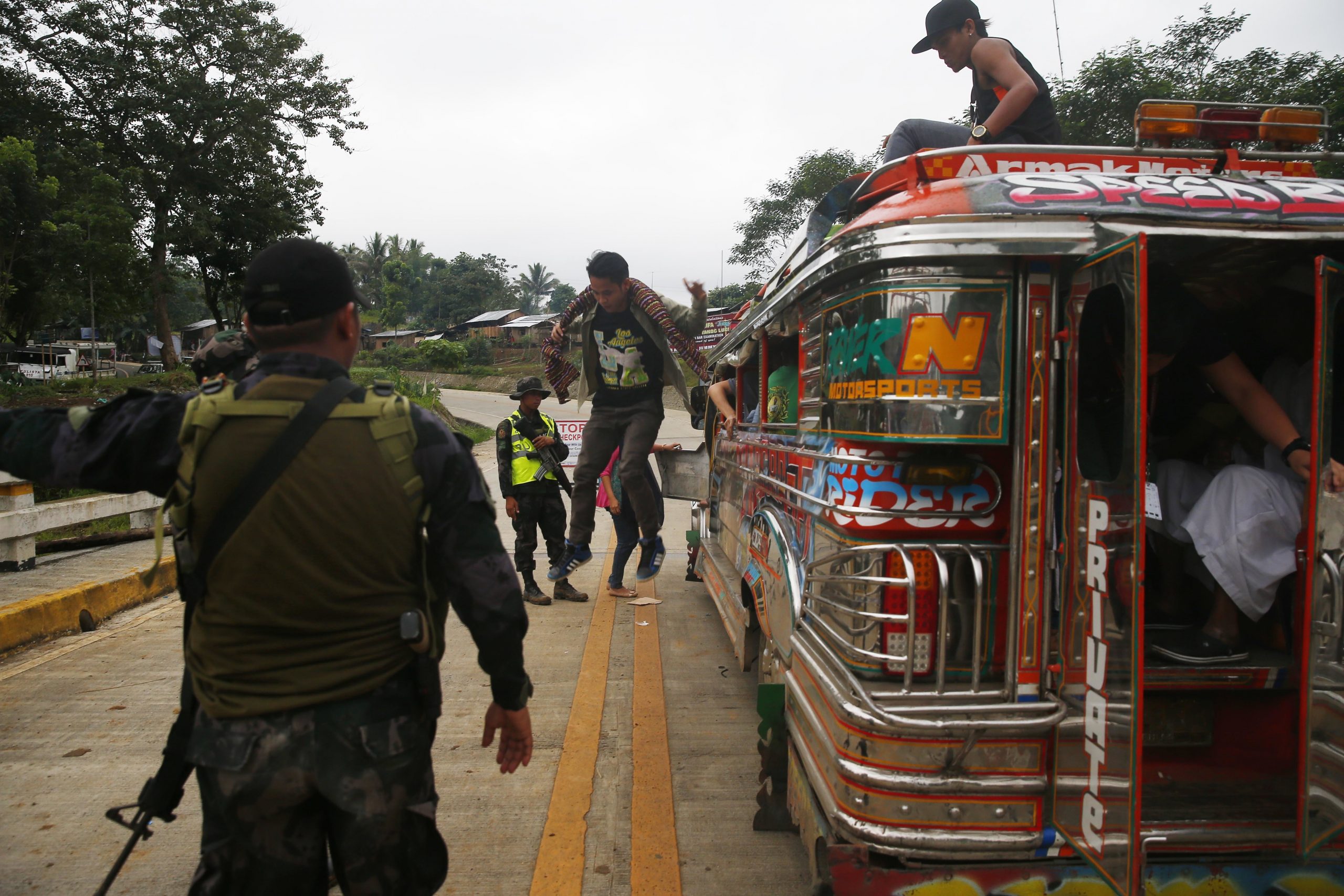American forces join Filipino military to free town from ISIS fighters: Report