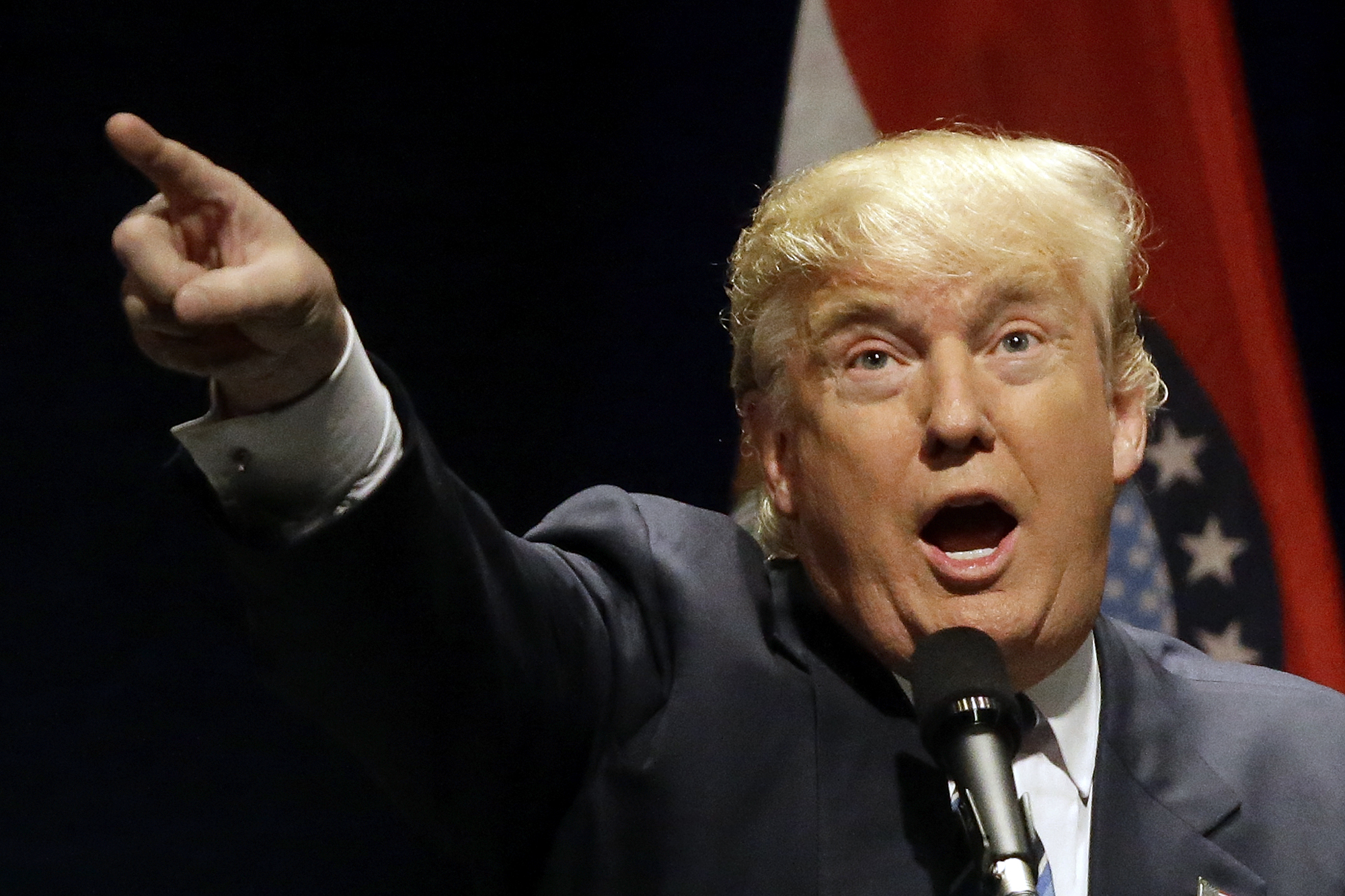 Trump: Clinton an ’embarrassment to our country’