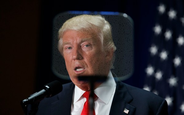 ‘Never seen anything like it’: Clinton camp continues to hound Trump on Russian ties