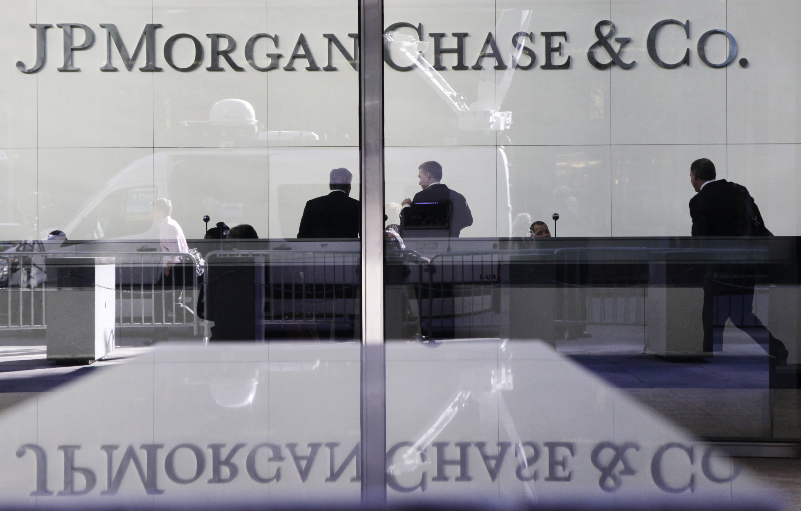 JPMorgan admits fault, pays $920M in trading loss