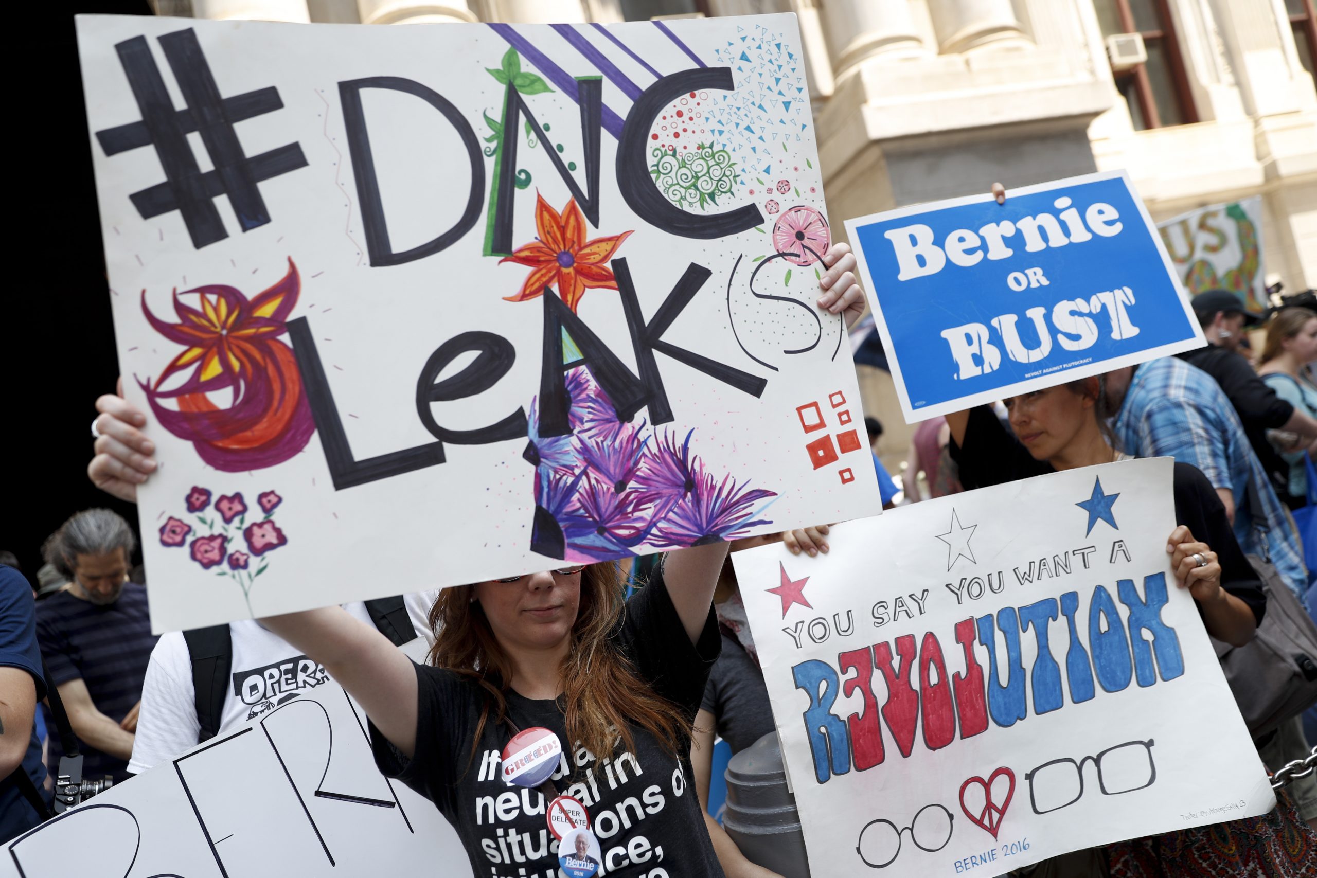 WikiLeaks slams NYT, accuses paper of supporting Clinton