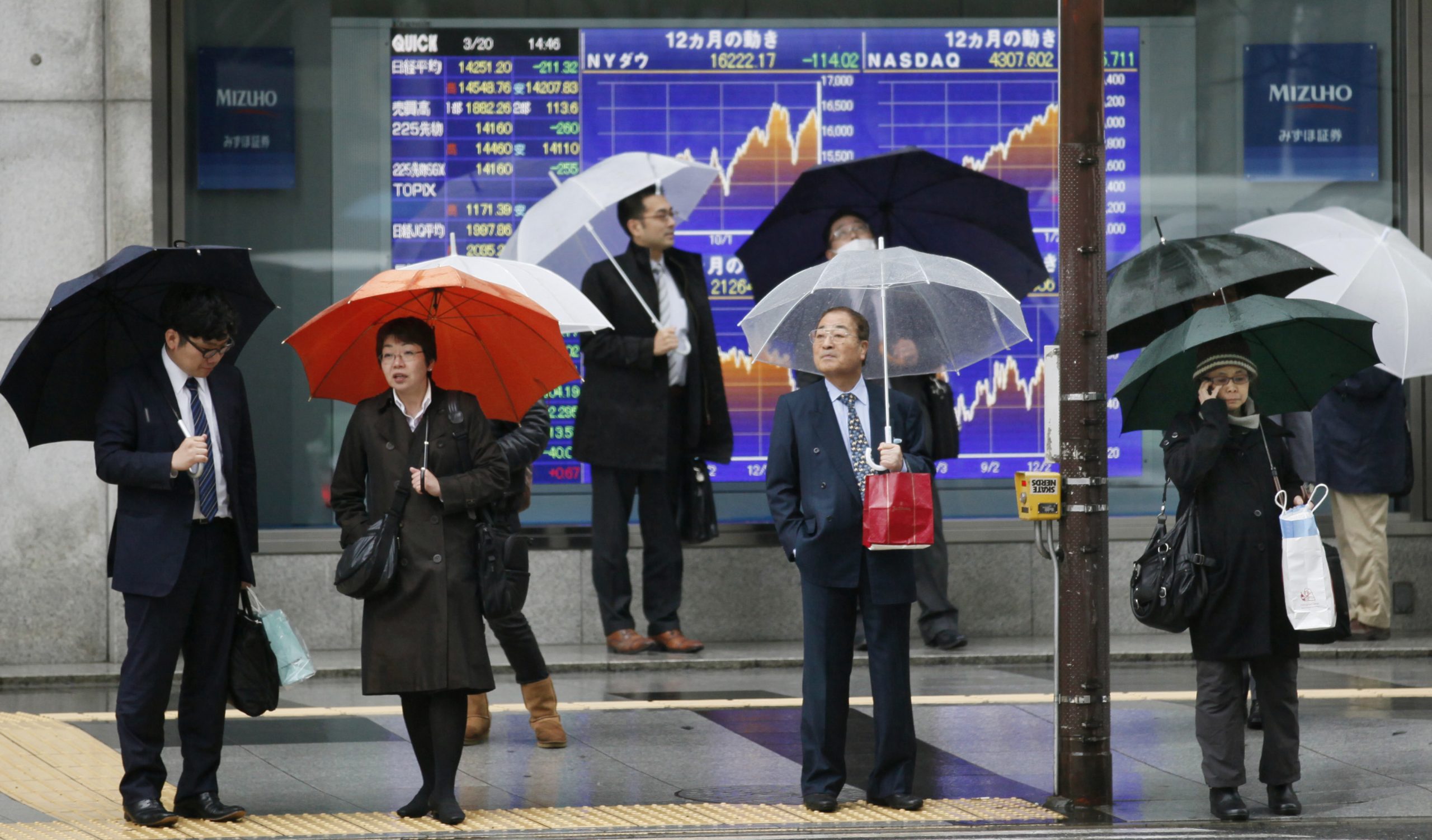 World markets recover on upbeat US economic data