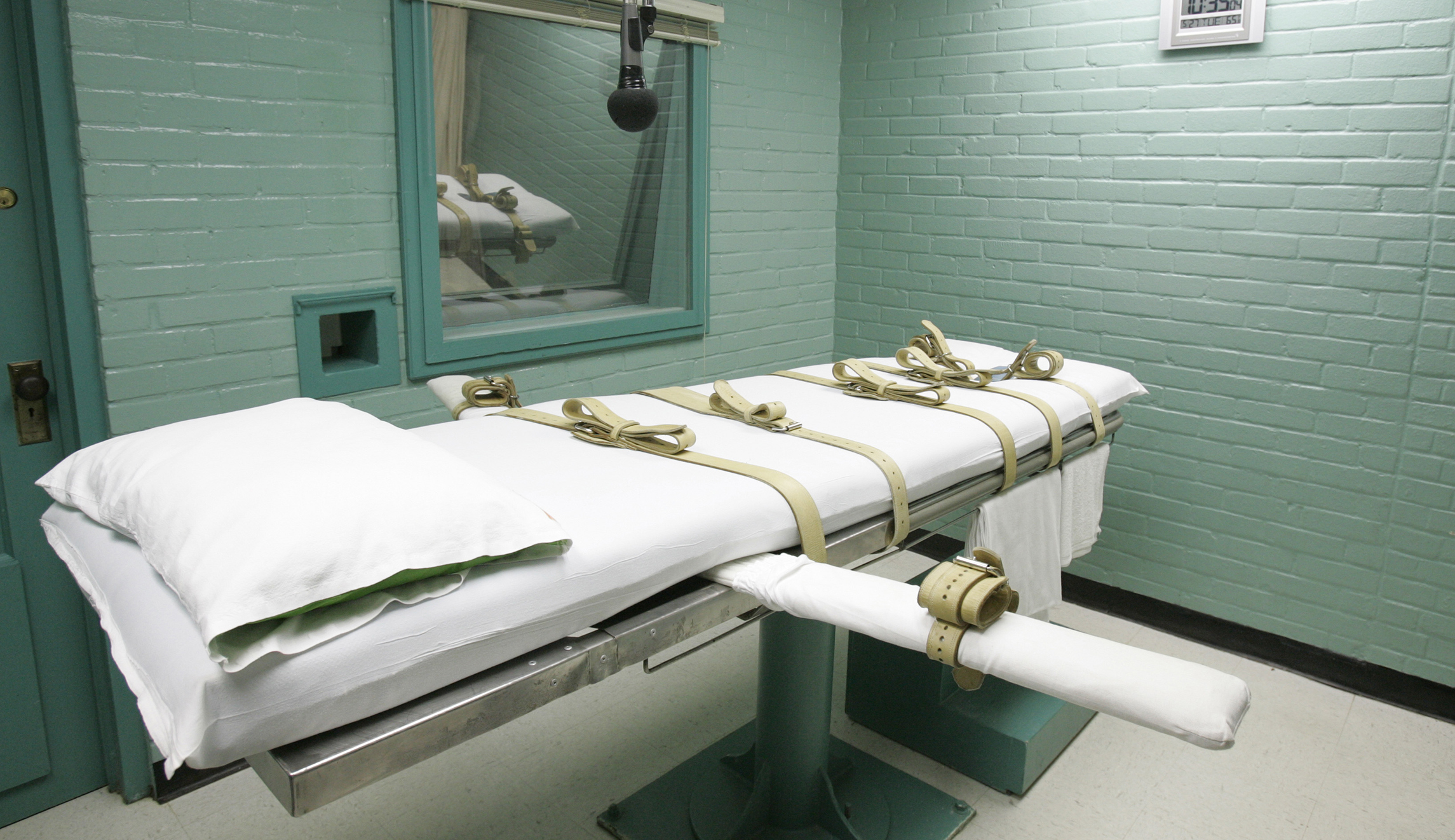 Missouri governor stays execution amid DNA questions