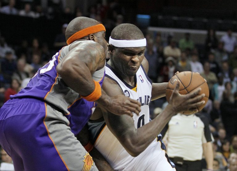   Memphis Grizzlies' Zach Randolph, right, drives against Phoenix Suns' Jermaine O'Neal during the second half of an NBA basketball game in Memphis, Tenn., Tuesday, Dec. 4, 2012. Randolph scored 38 points in the Grizzlies 108-98 overtime victory. (AP Photo/Danny Johnston)  