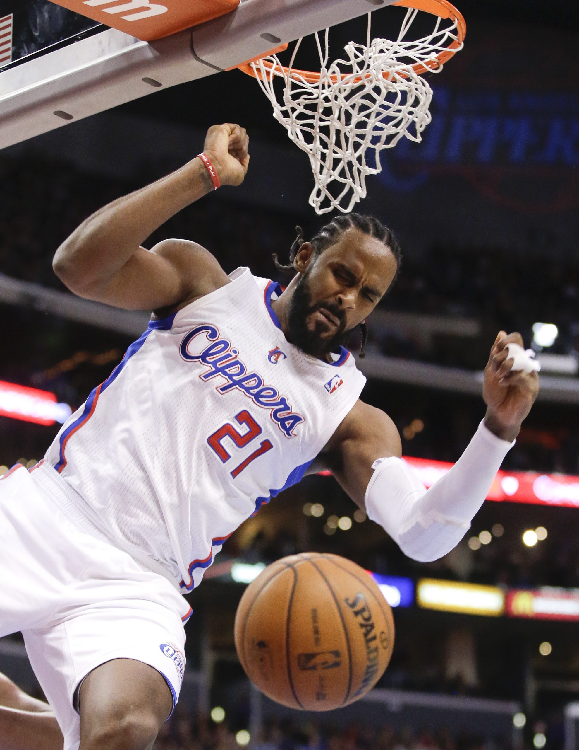 Clippers win 12th straight to set franchise record