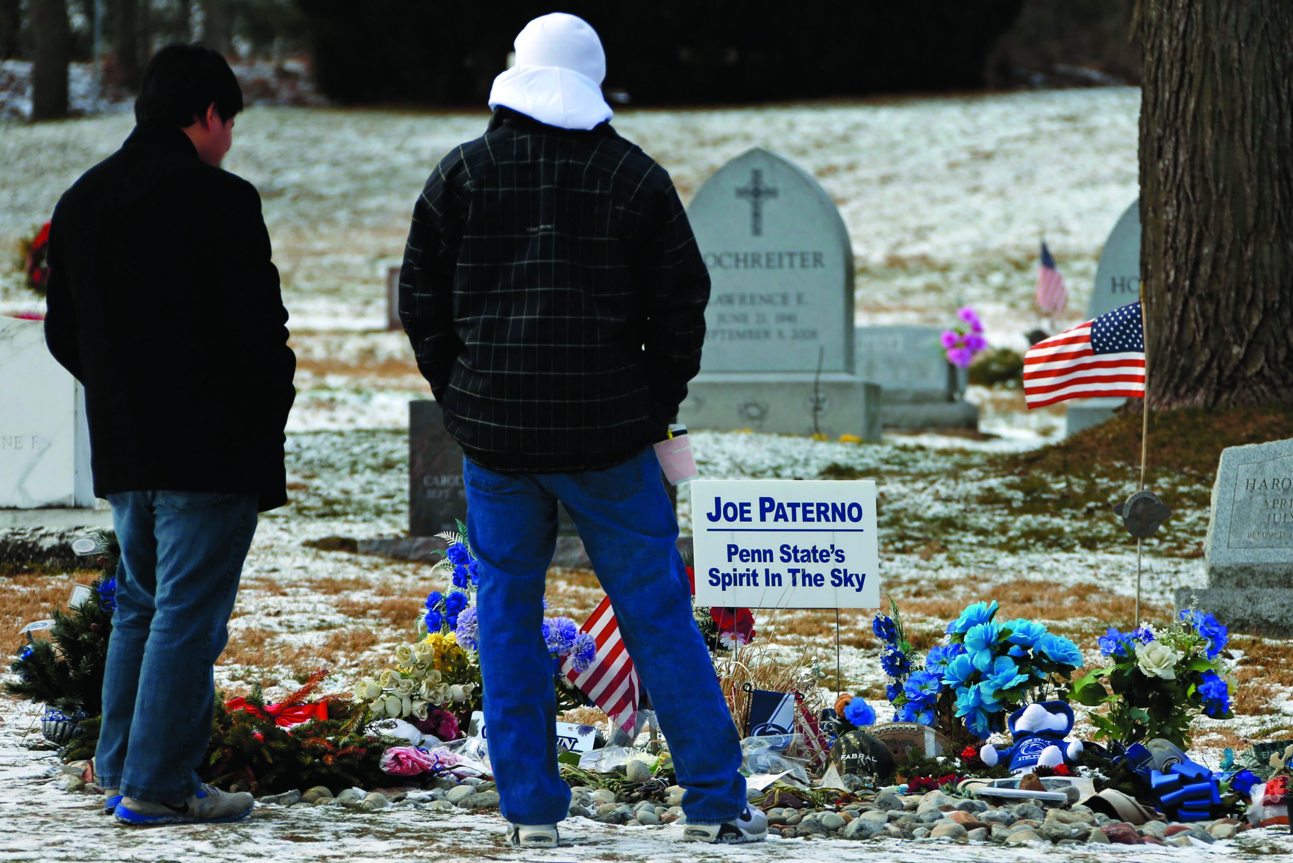 Signs, vigil mark anniversary of Paterno’s death