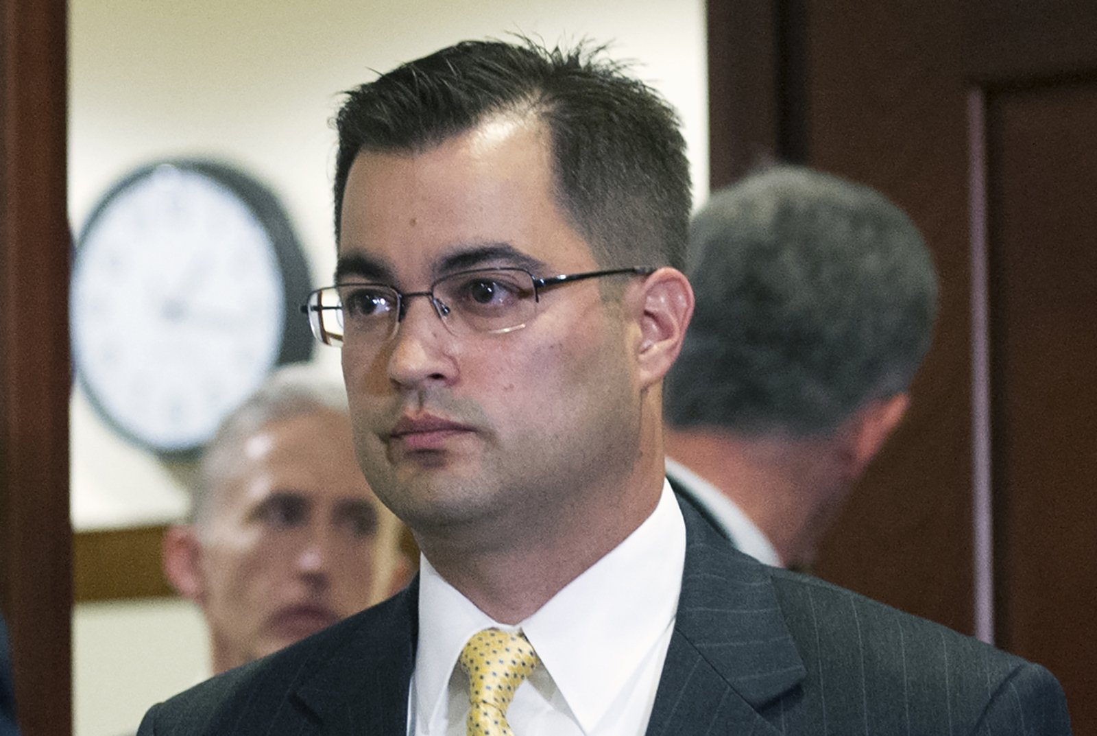 Clinton IT aide ordered to hand over immunity deal