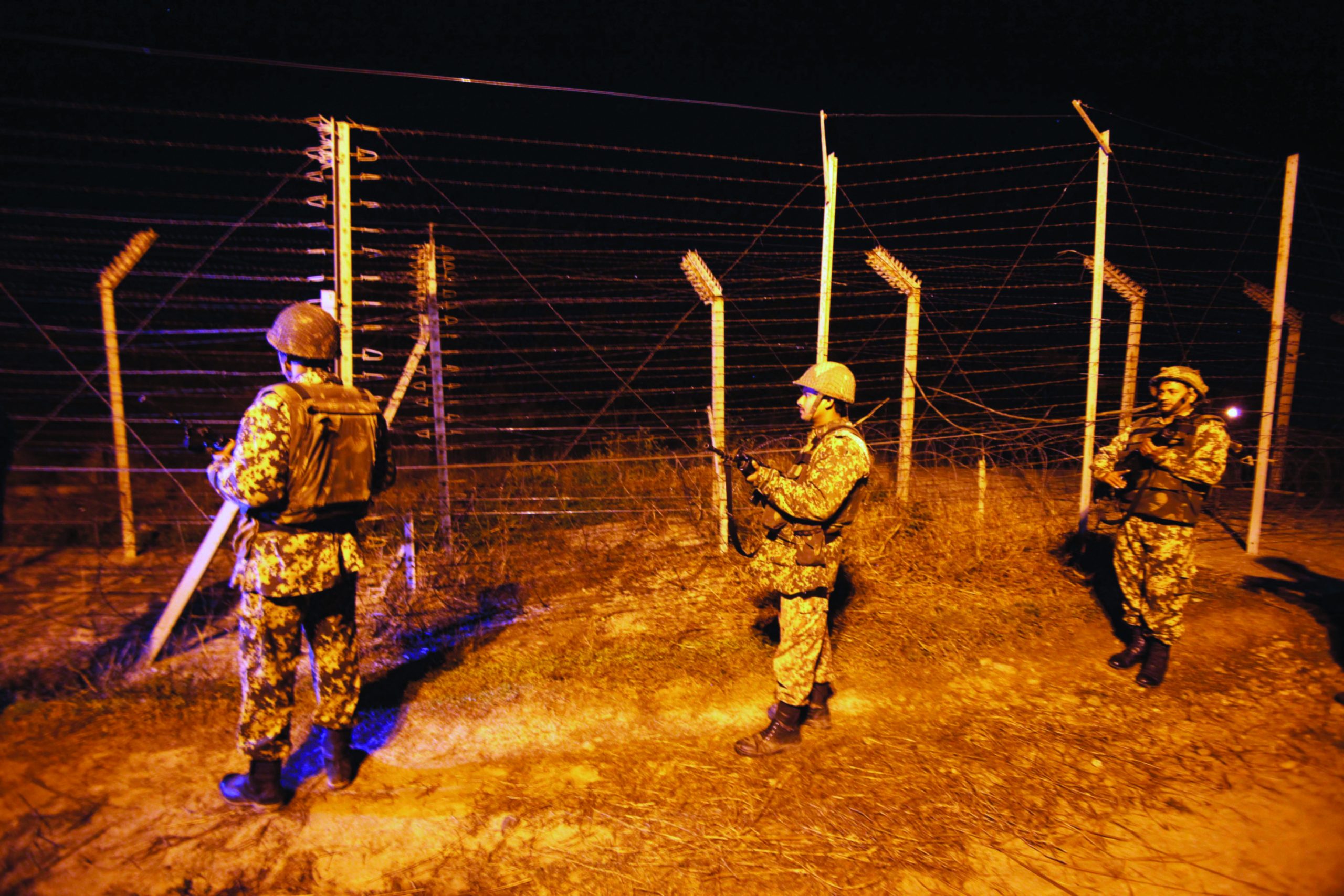 Pakistan, India seek to ease tension over Kashmir
