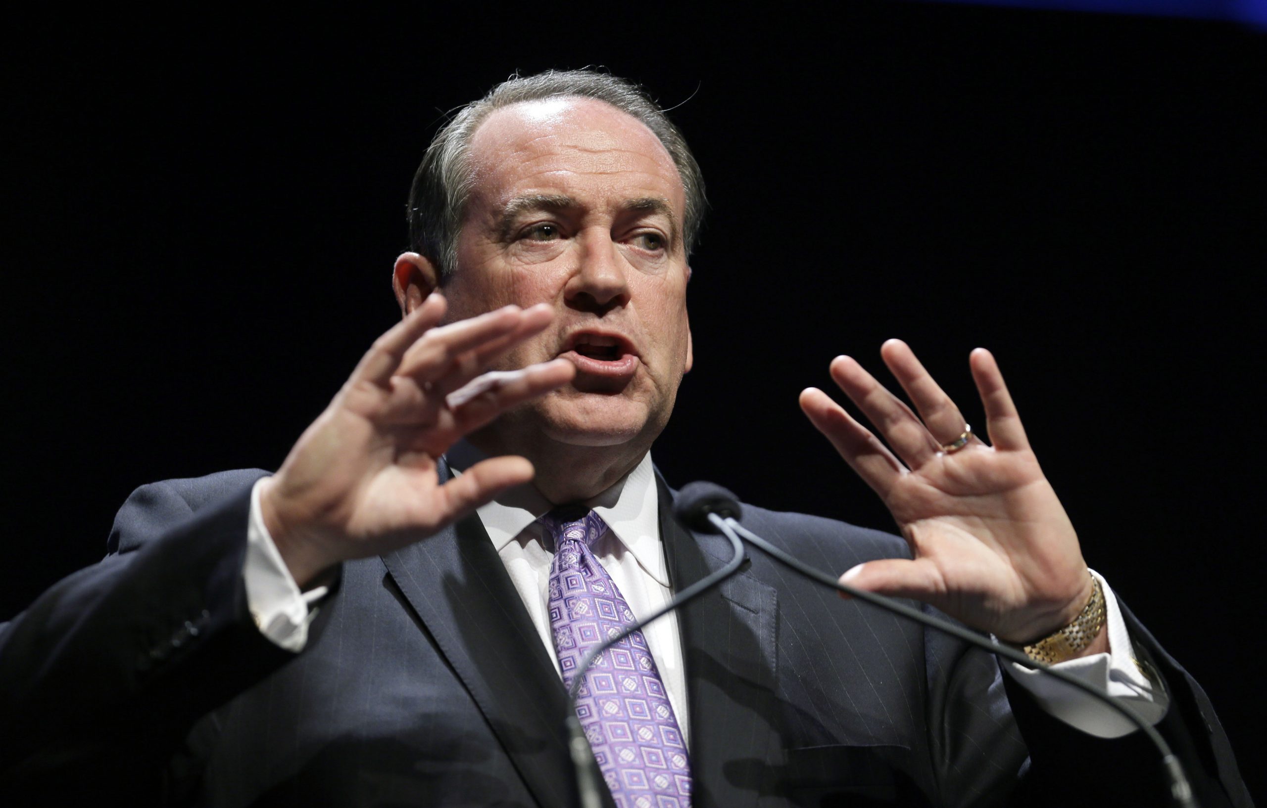 Huckabee, Clinton ahead in Iowa poll