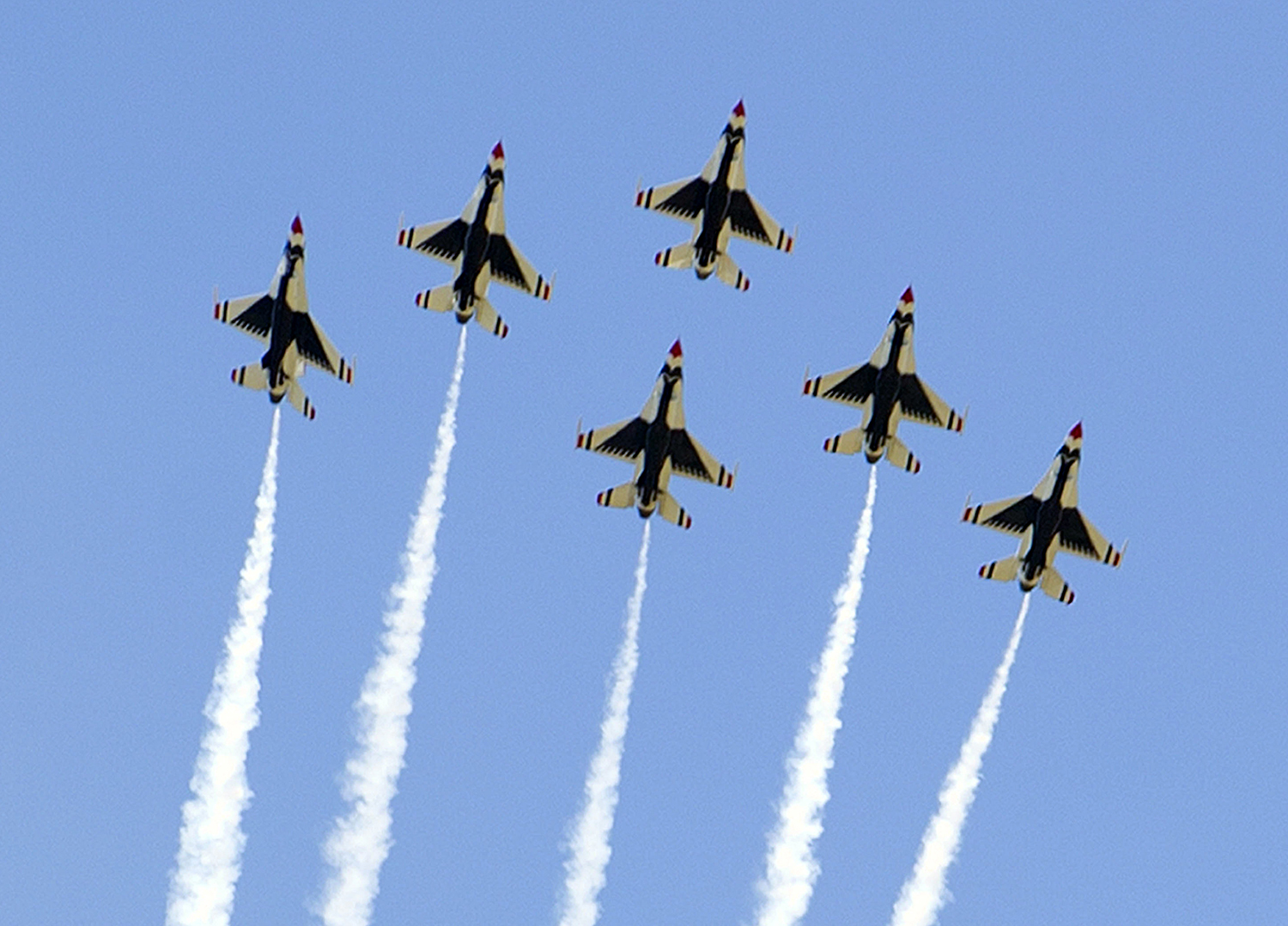 Air Force Thunderbird jet crashes after academy commencement flyover attended by Obama