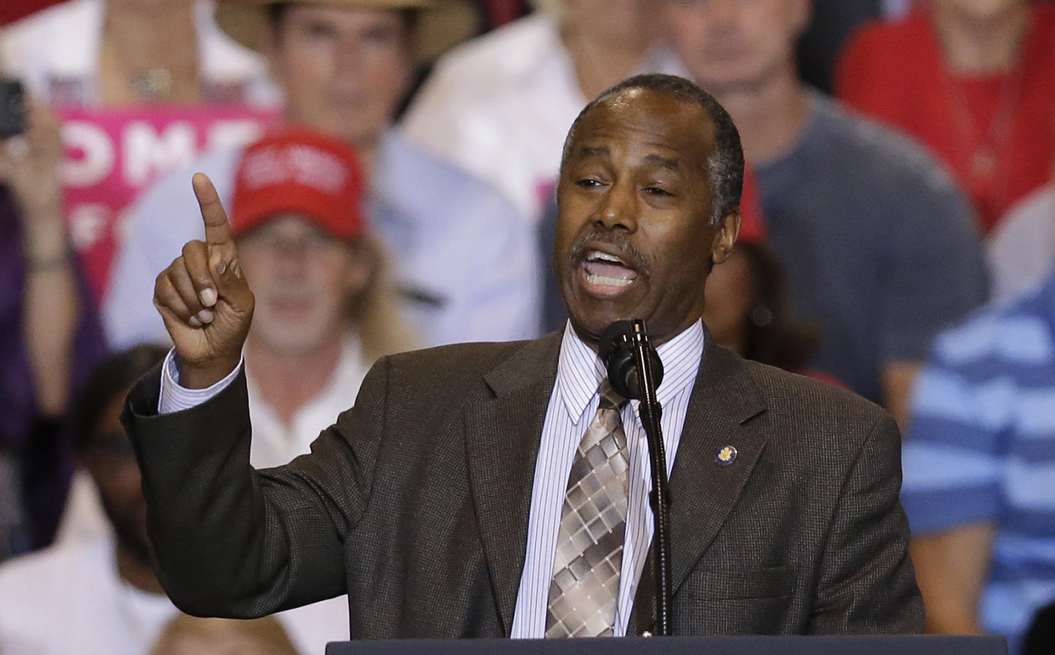Government watchdog says Ben Carson did not violate Hatch Act with Trump rally speech