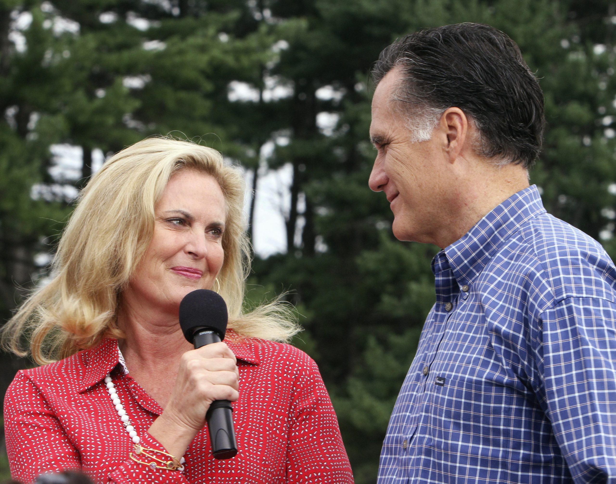 Ann Romney campaigns hard for hubby in Iowa