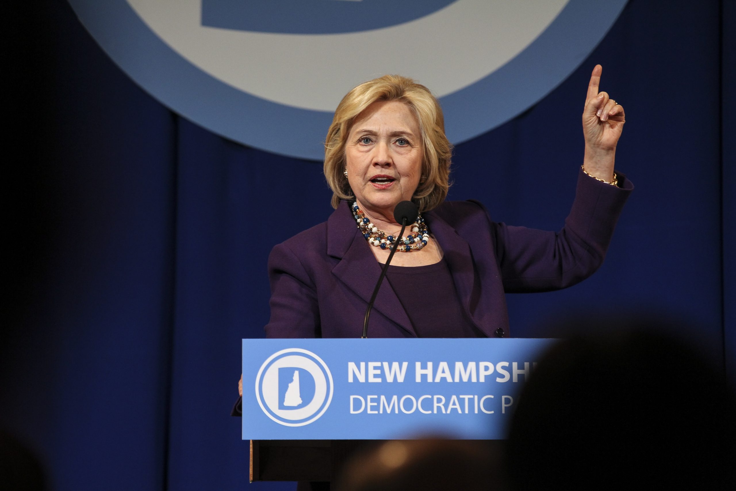 Clinton: Internet for all U.S. households by 2020