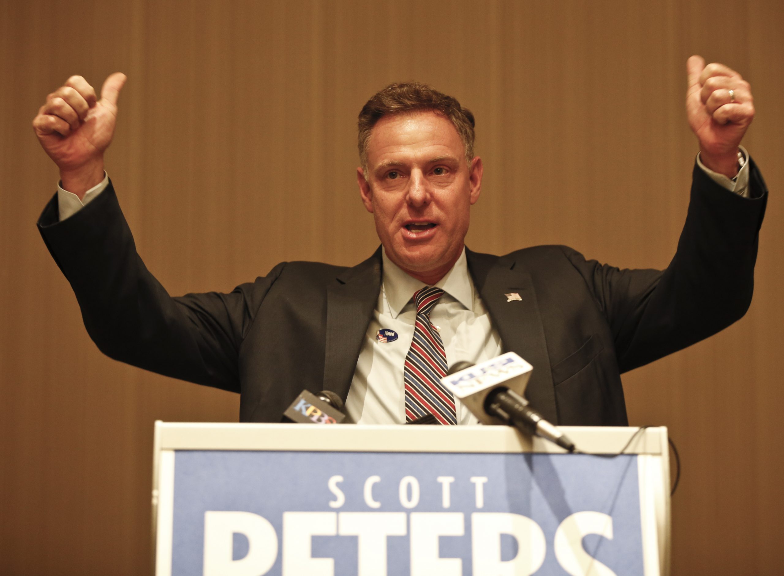 Rep. Scott Peters defeats Carl DeMaio in close House race