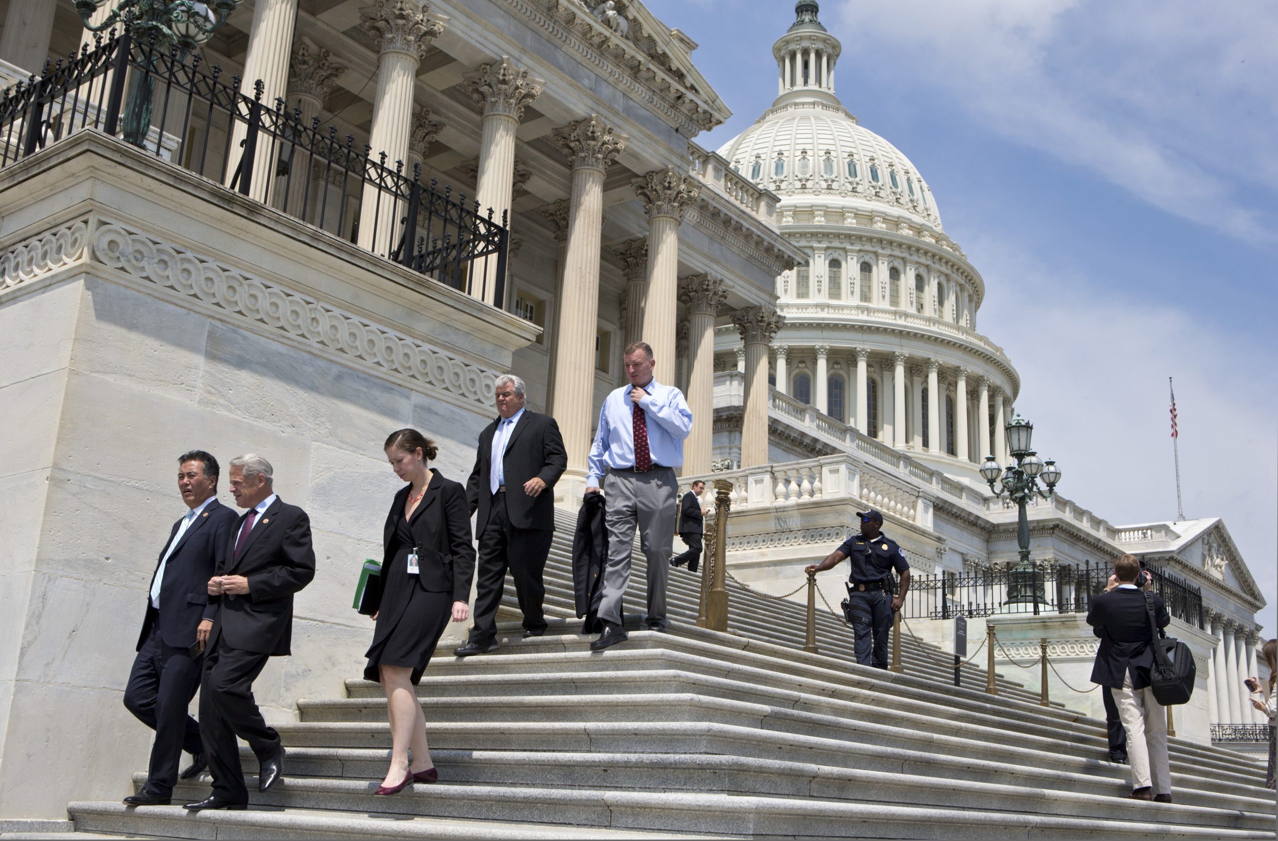 US budget deficit falls in March to $37 billion