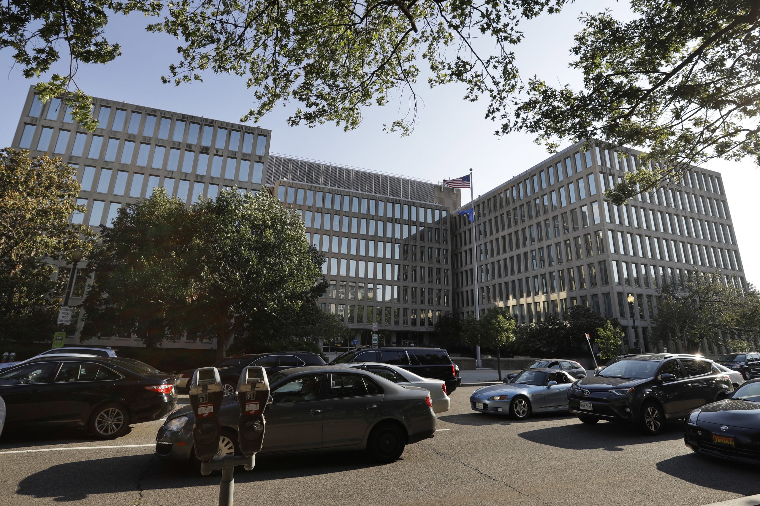 Obama administration: Everyone should work for the government