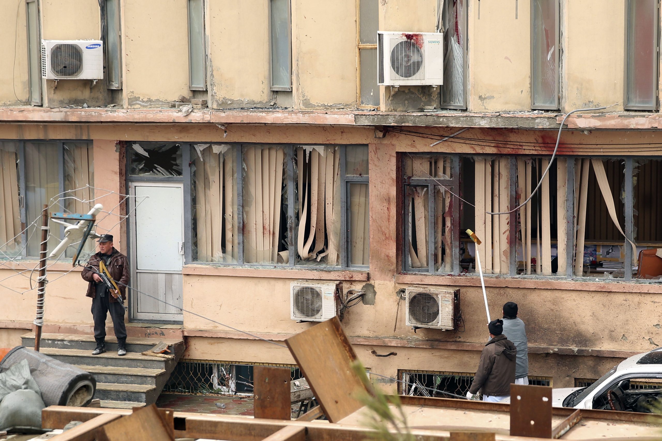 Suicide blast kills 1, wounds 4 in Kabul