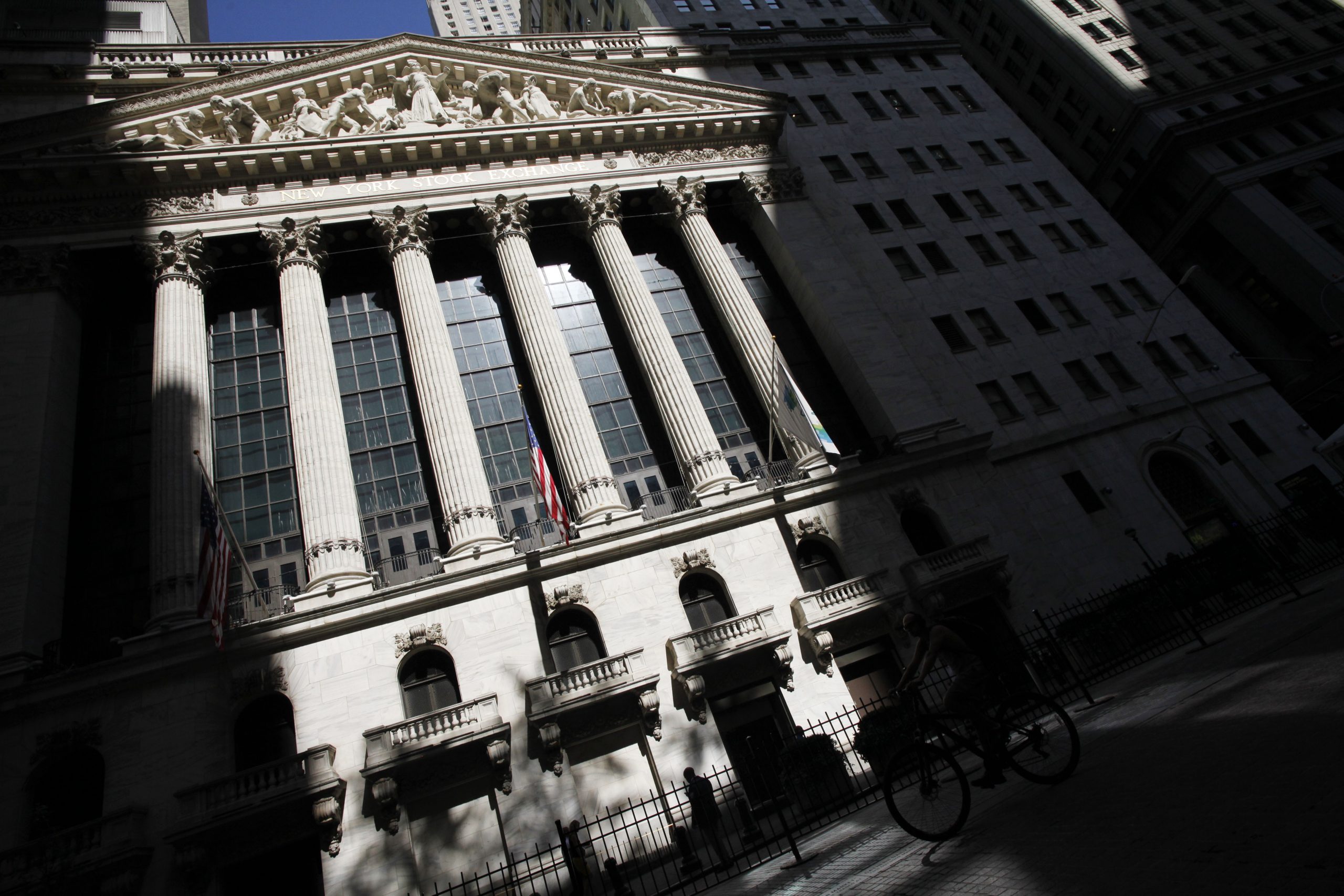 Despite September slump, stocks post third-quarter gains