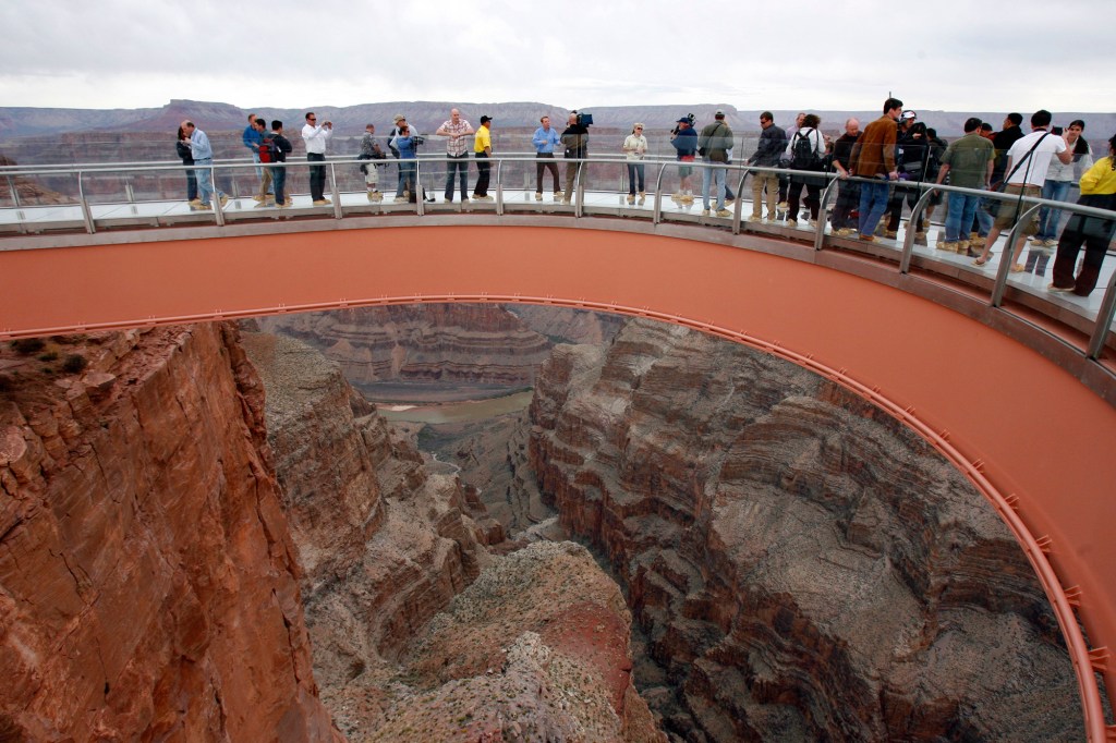 Bumpy road to Grand Canyon Skywalk now paved