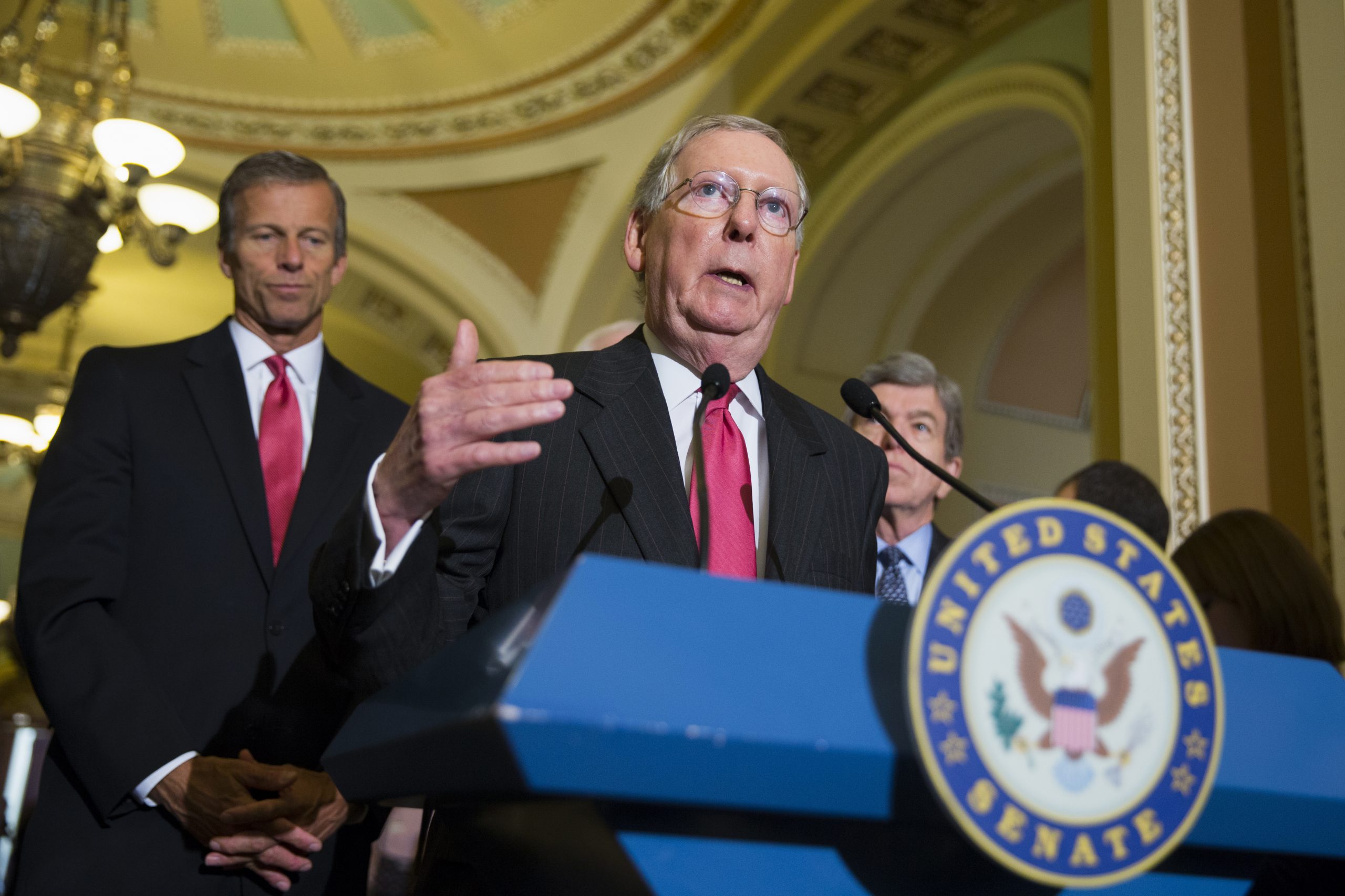 McConnell says he supports lifting ban on oil exports