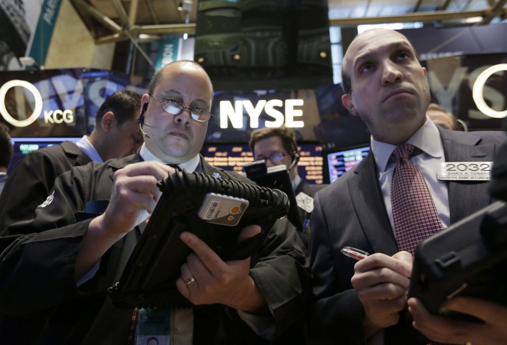 US stocks waver as Ukraine tensions linger