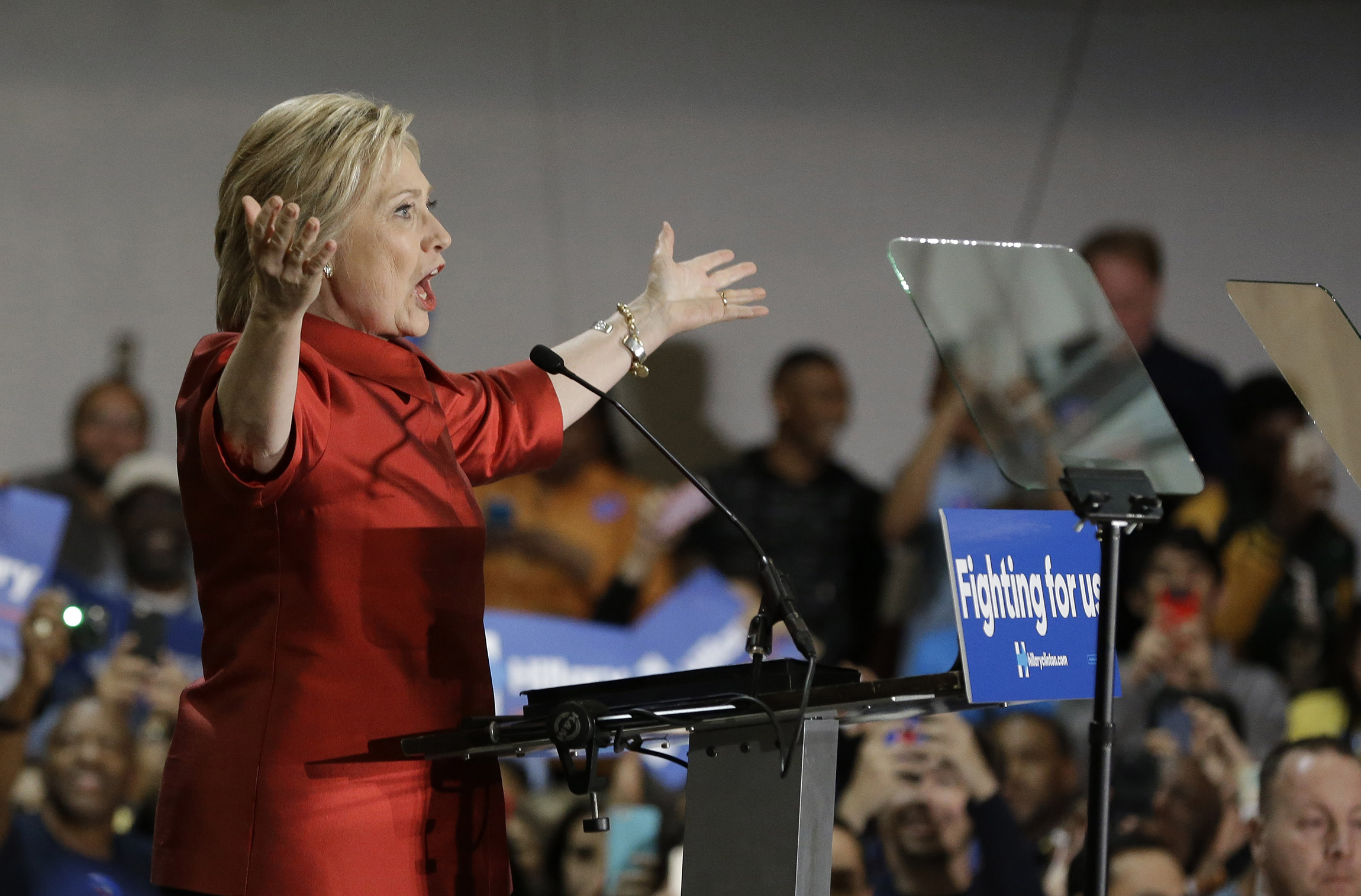 Clinton trails ‘someone else’ in Texas
