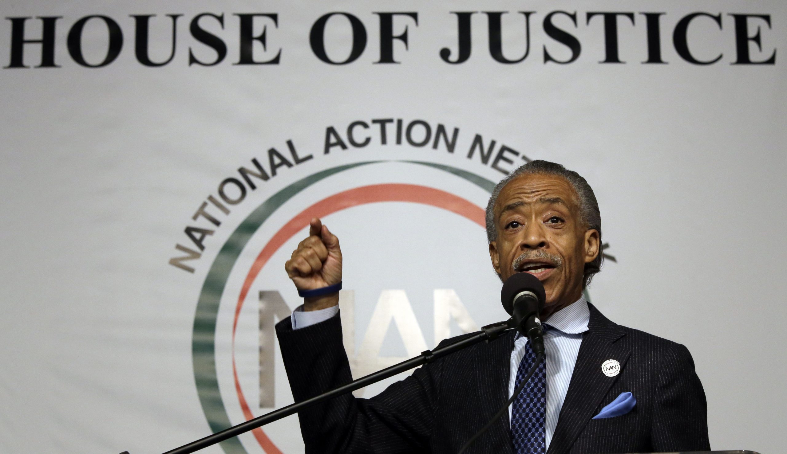 Kamala Harris, Elizabeth Warren defend Al Sharpton after 100% accurate attack by Trump