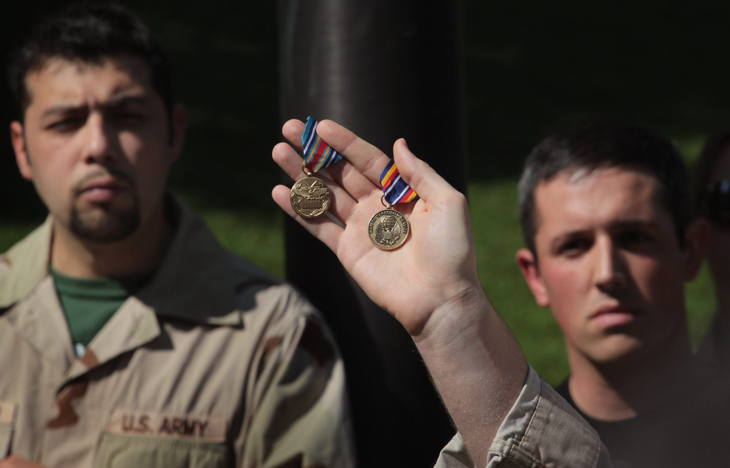 Troops in anti-Islamic State fight to get war on terrorism medal