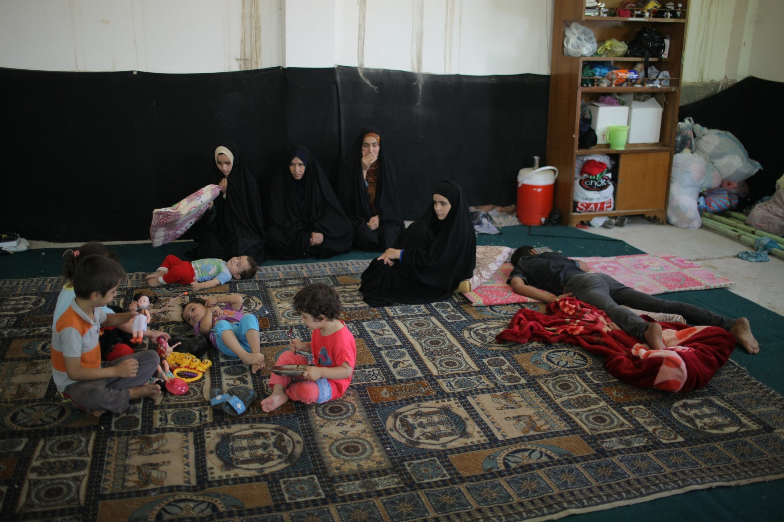 Displaced Iraqis escape fighting, but not hardship